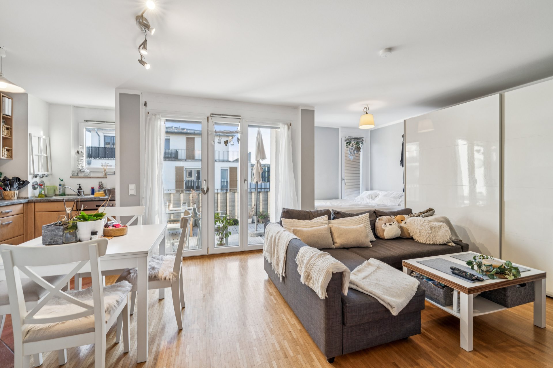 Sunny living with a large south-facing balcony