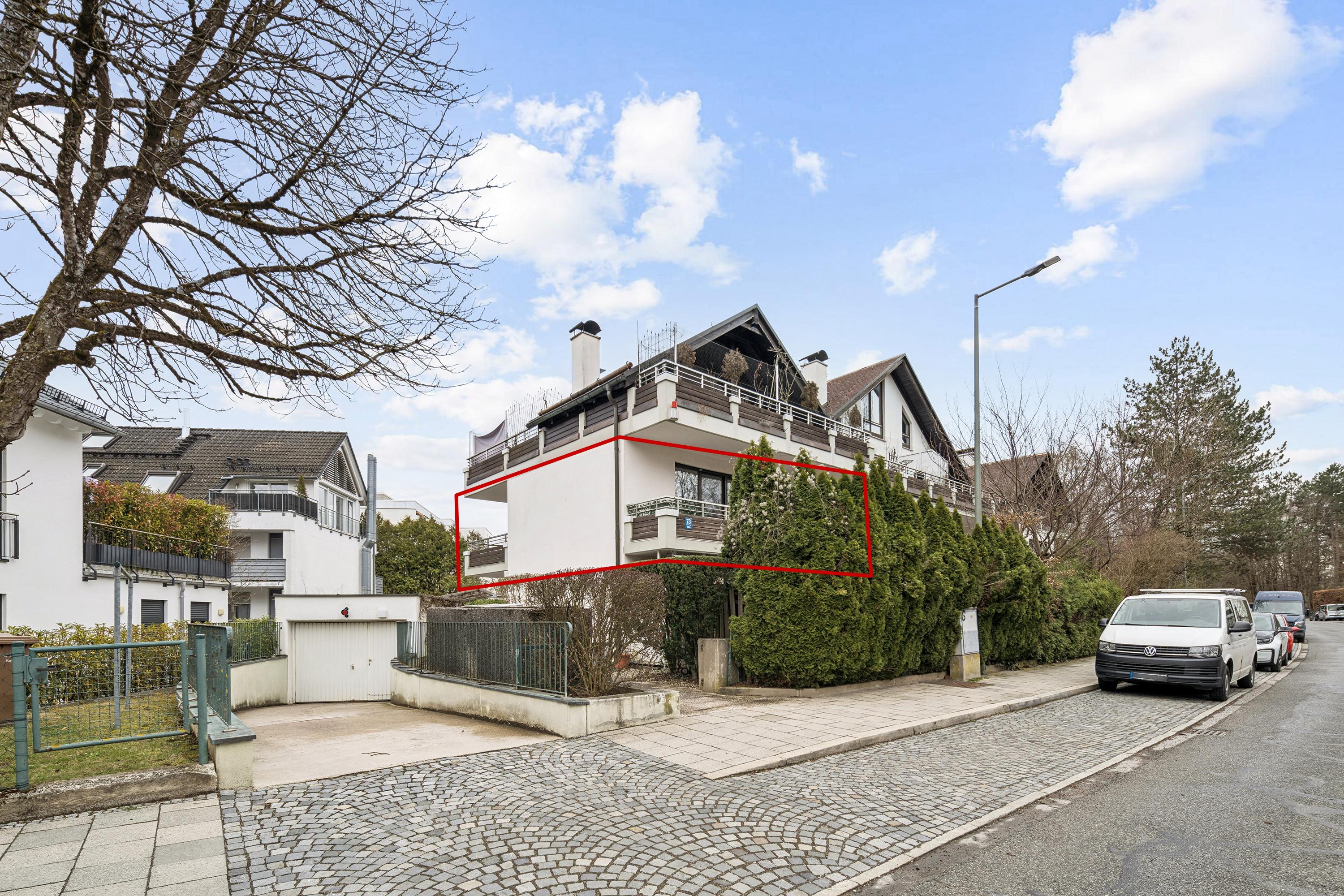 Solln: Lovely 2-Room Flat with Kitchen/Dining
