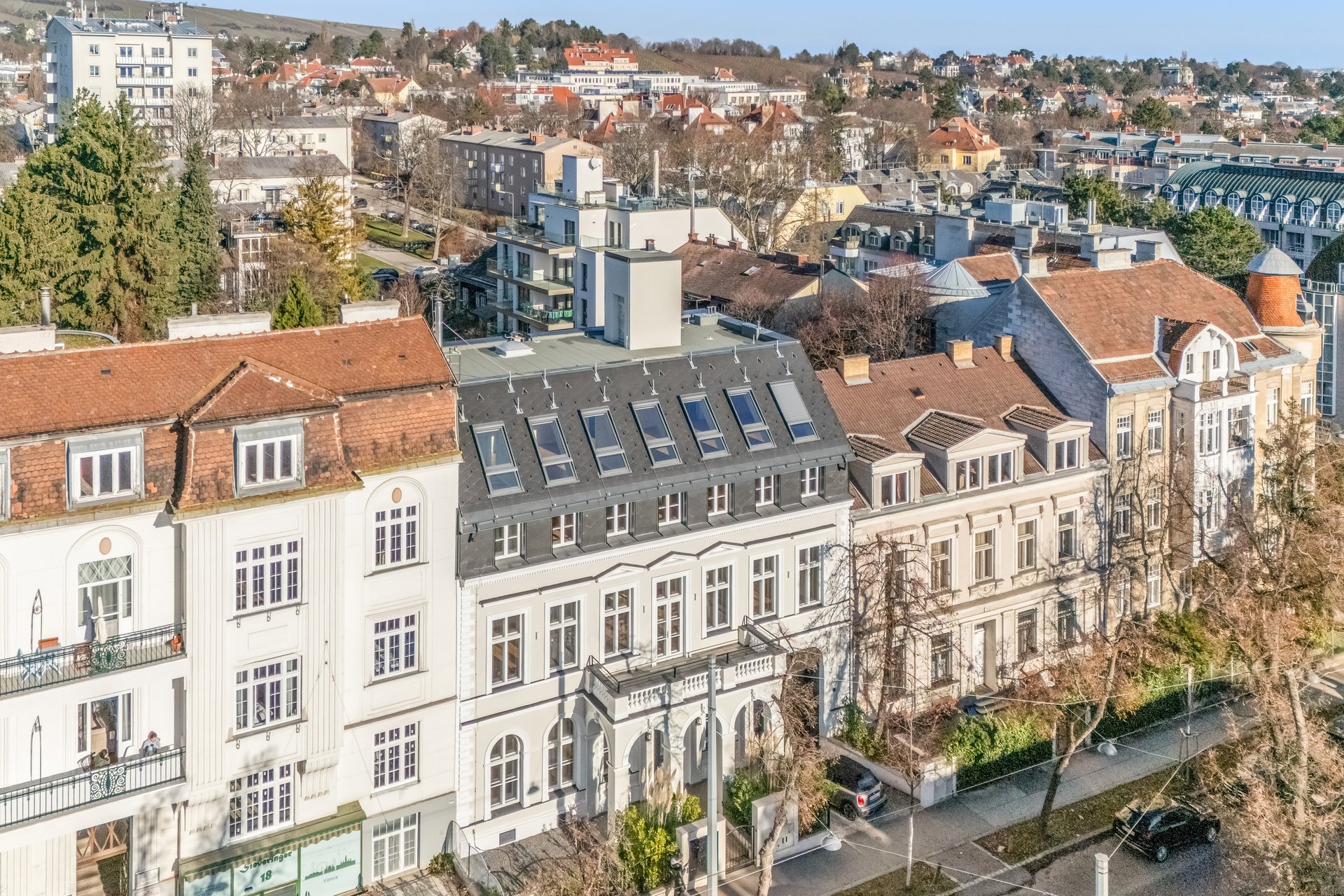 Modernes Luxus-Palais mit Garten, Pool, Terrassen & Garage für 4 Autos.                 
Nahe Obkircher-Markt