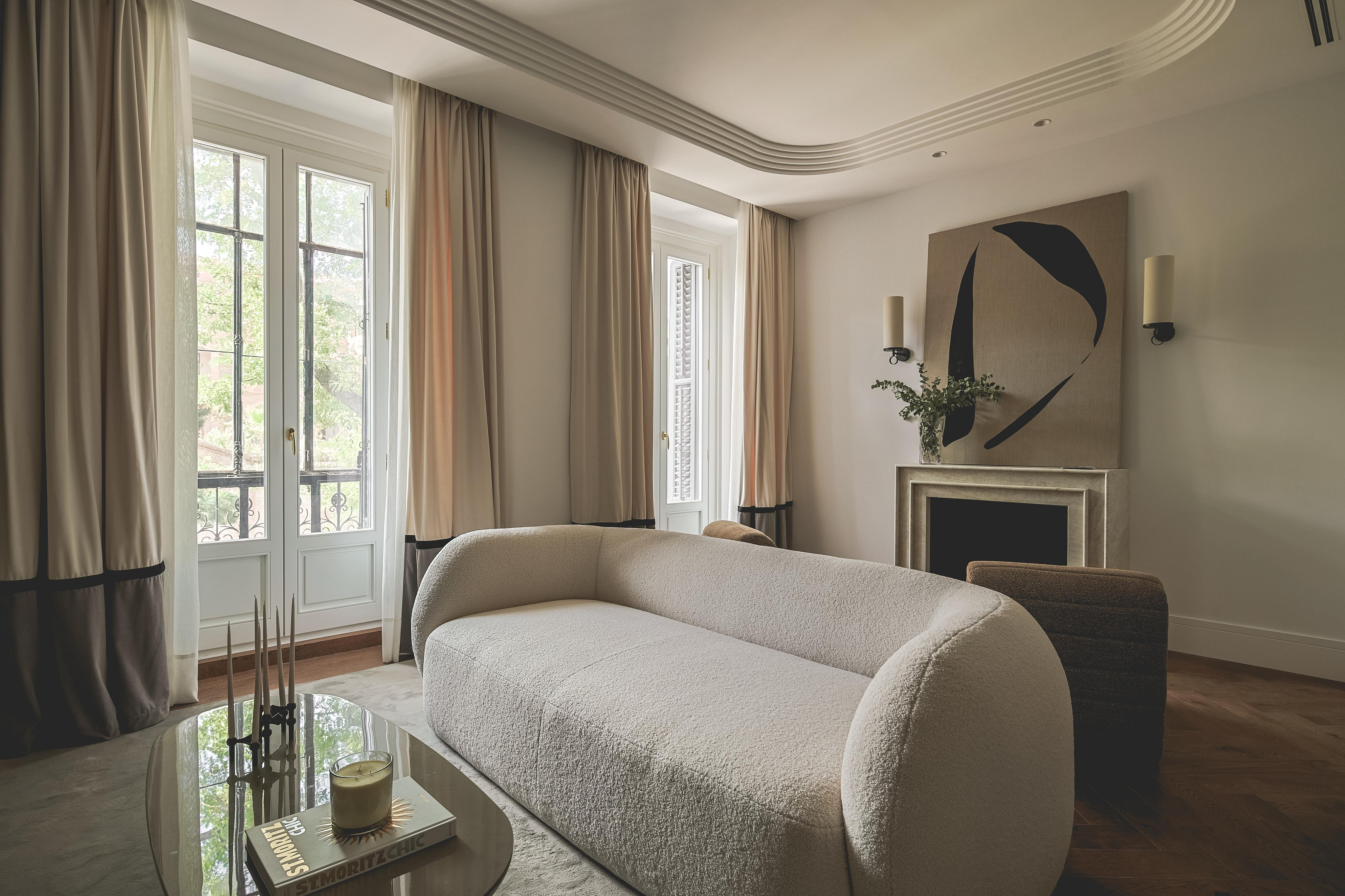A stately home in Almagro, renovated to high standards in a classic building