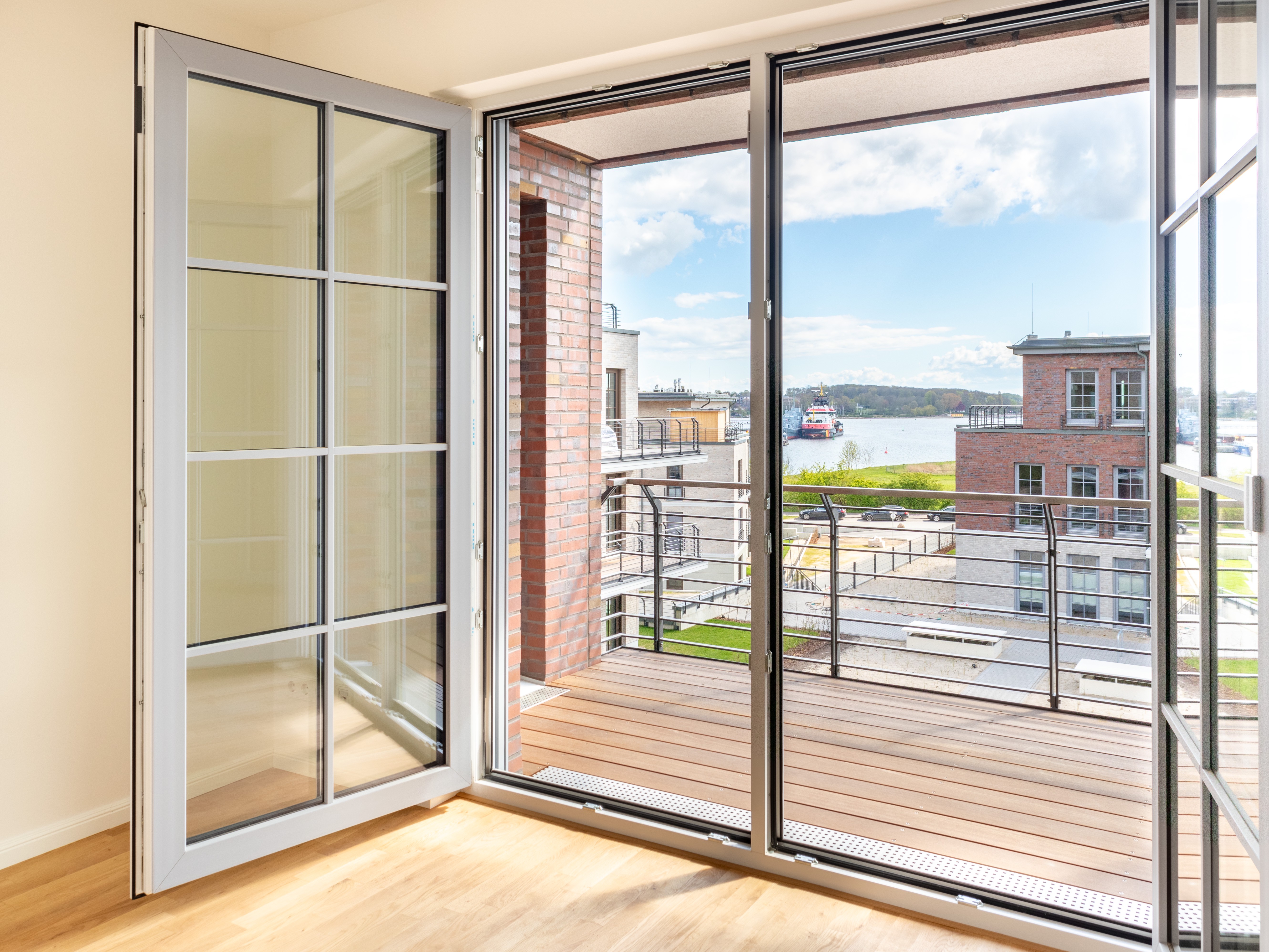 Hochwertige 2-Zimmer Wohnung mit Balkon und Wasserblick