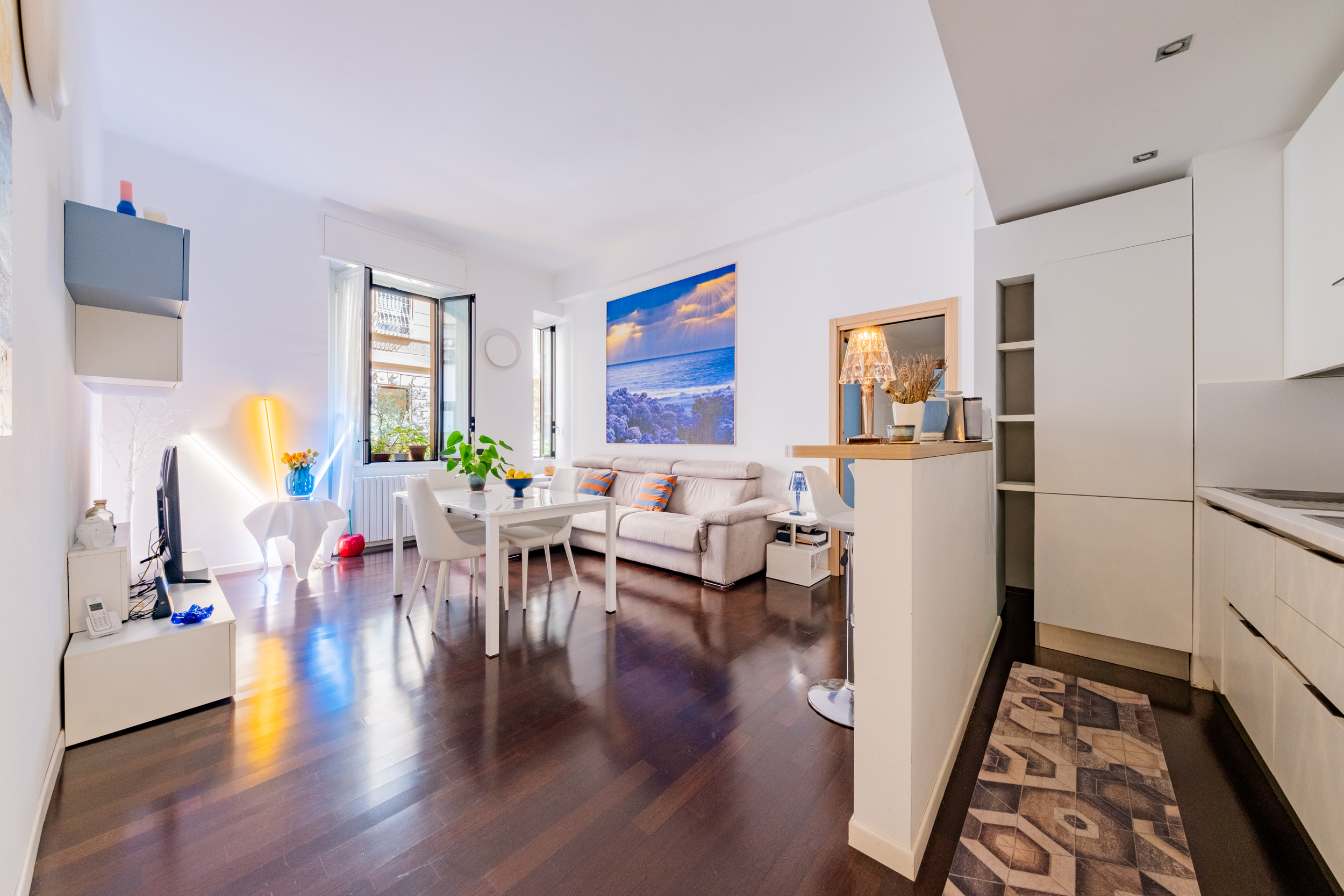 Elegant furnished apartment in via Castel Morrone