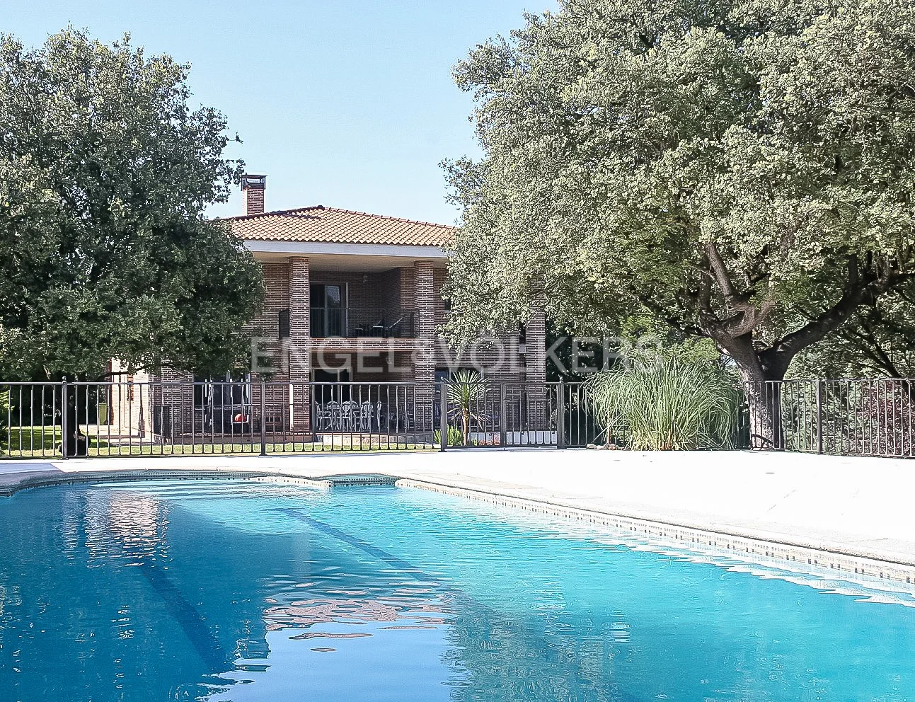 Large house with duplex apartment in Ciudalcampo