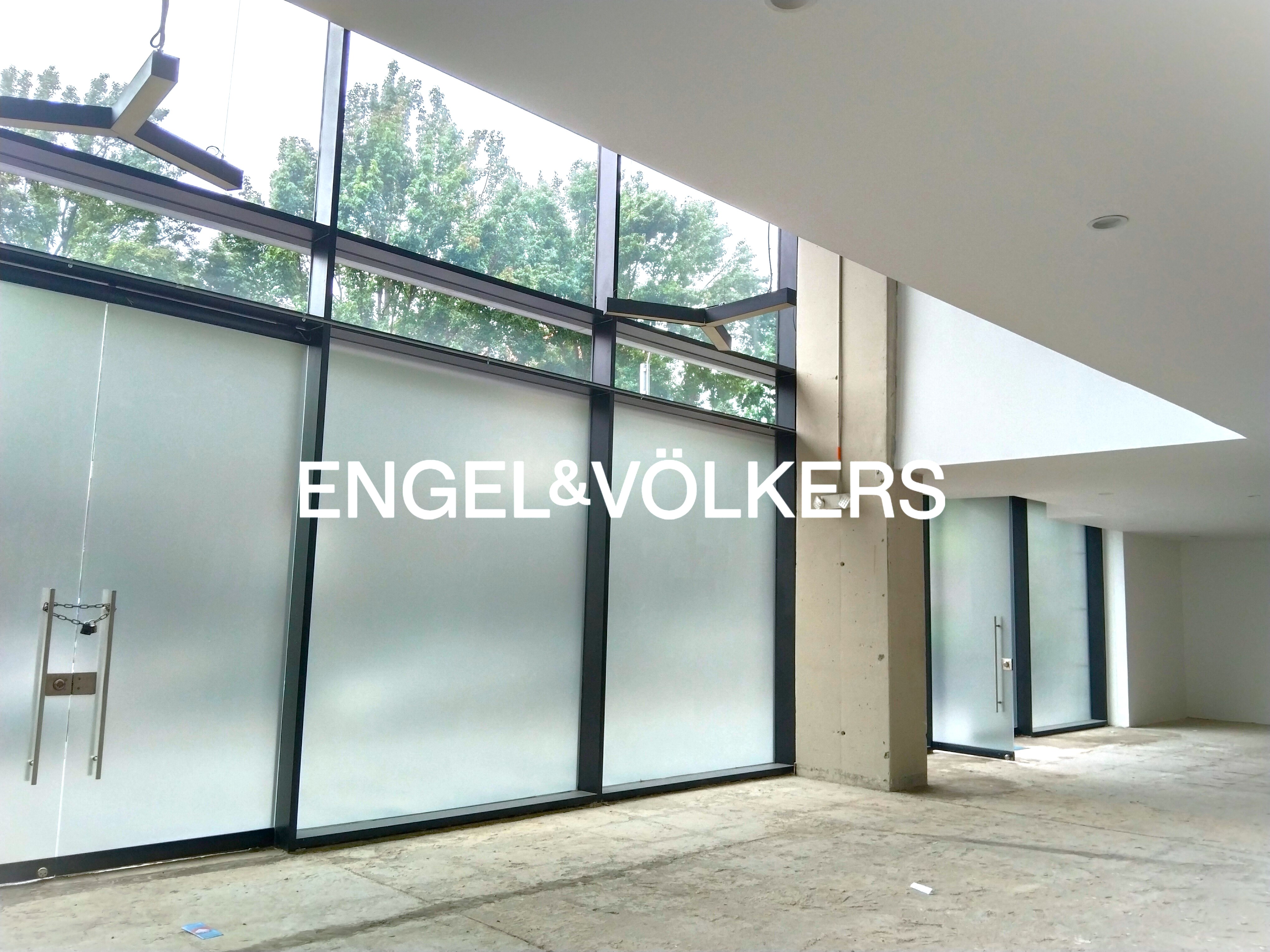 Arriendo local de 560m² en el Country / Chico