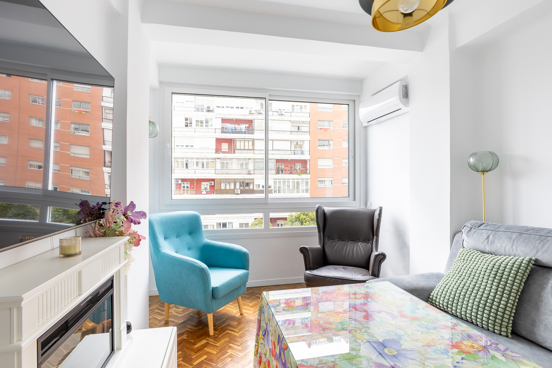 Experience Turnkey Elegance in Madrid’s Ciudad Lineal: A Renovated Two-Bedroom Residence with Contemporary Comfort, Premium Amenities, and Exceptional Connectivity