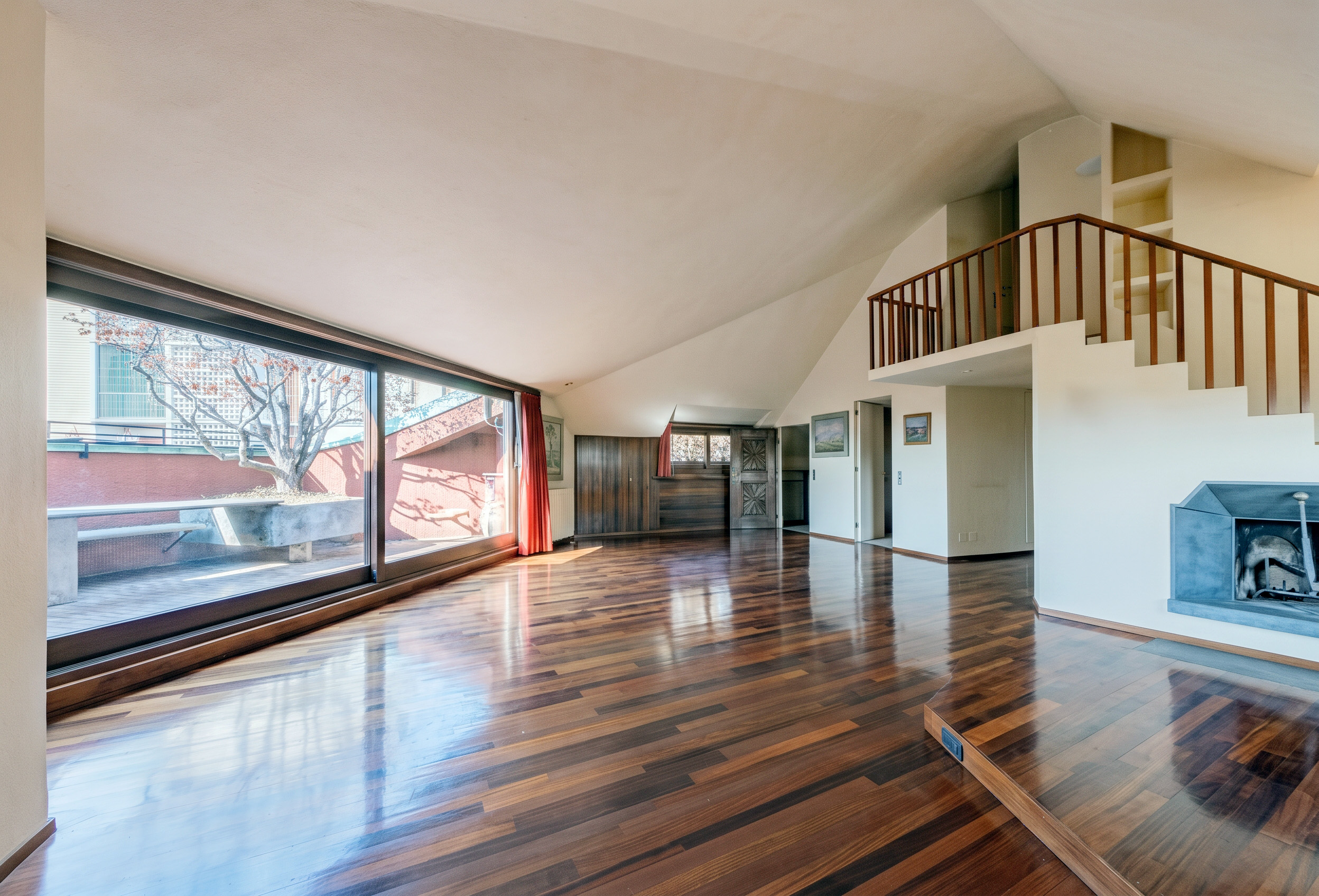 Exclusive duplex with terrace in a building designed by Caccia Dominioni