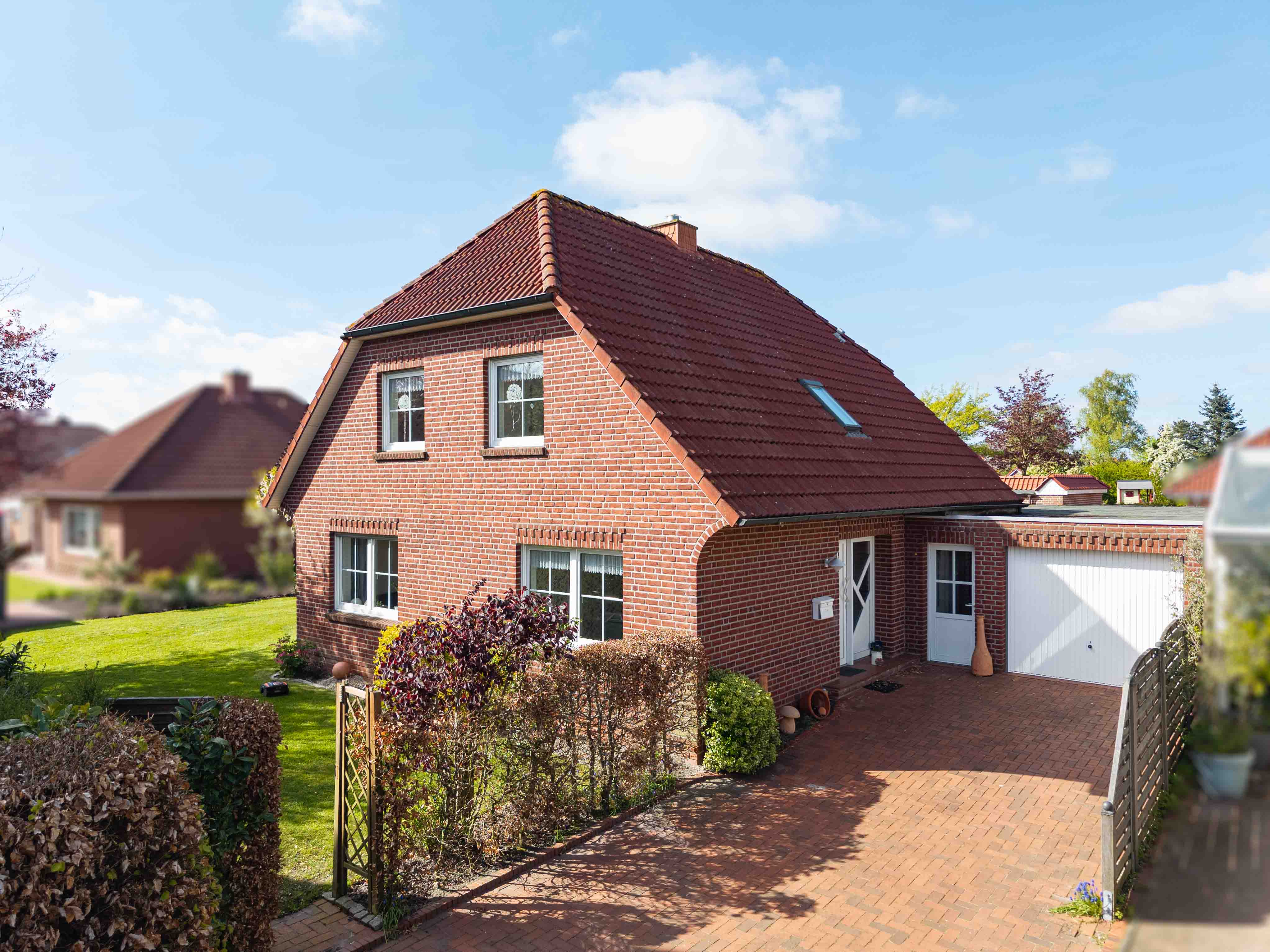 Einfamilienhaus in Emden-Conrebbersweg mit Garage und sonnigem Garten