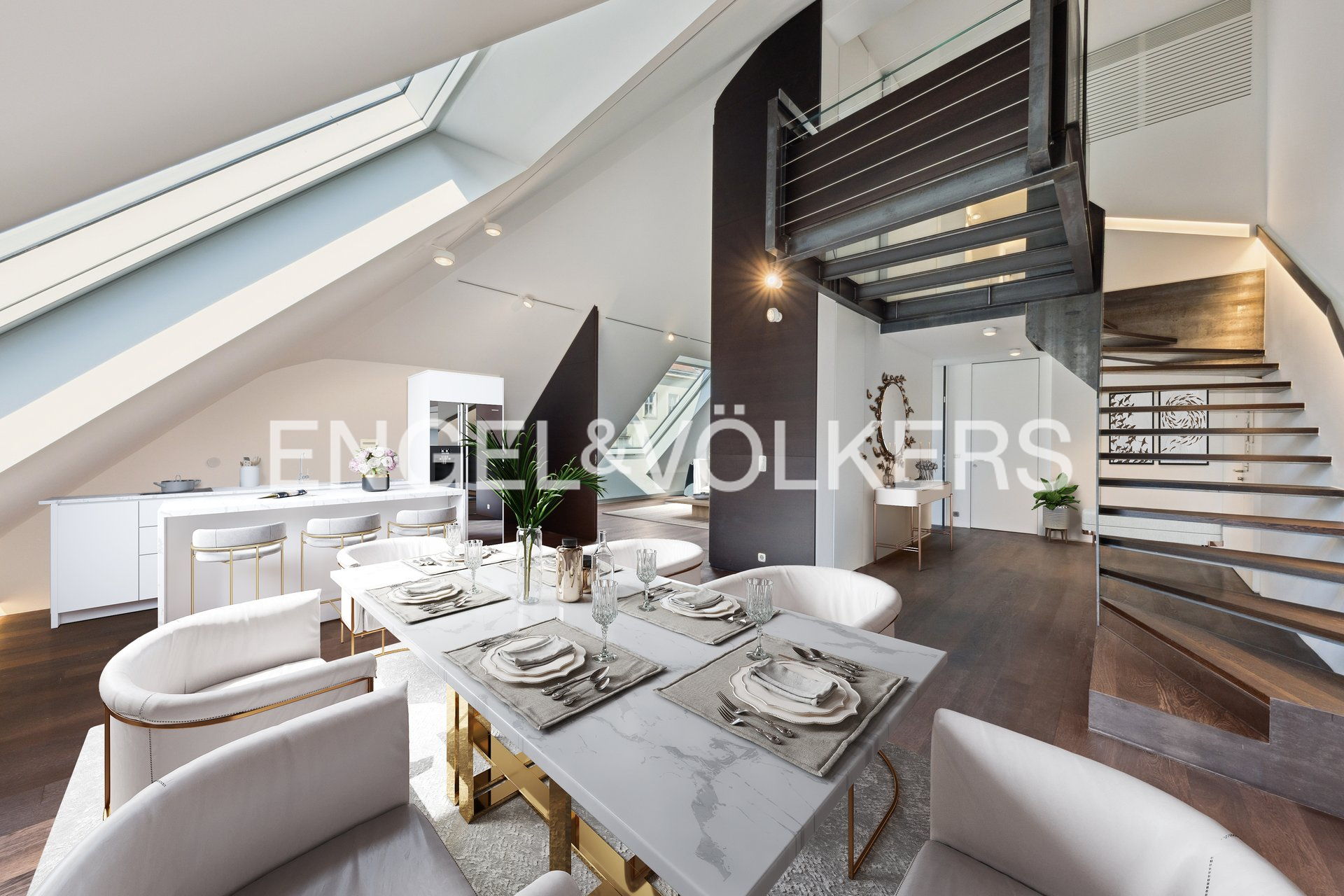 Exclusive first occupancy: Stylish attic maisonette with panoramic view near the Votive Church