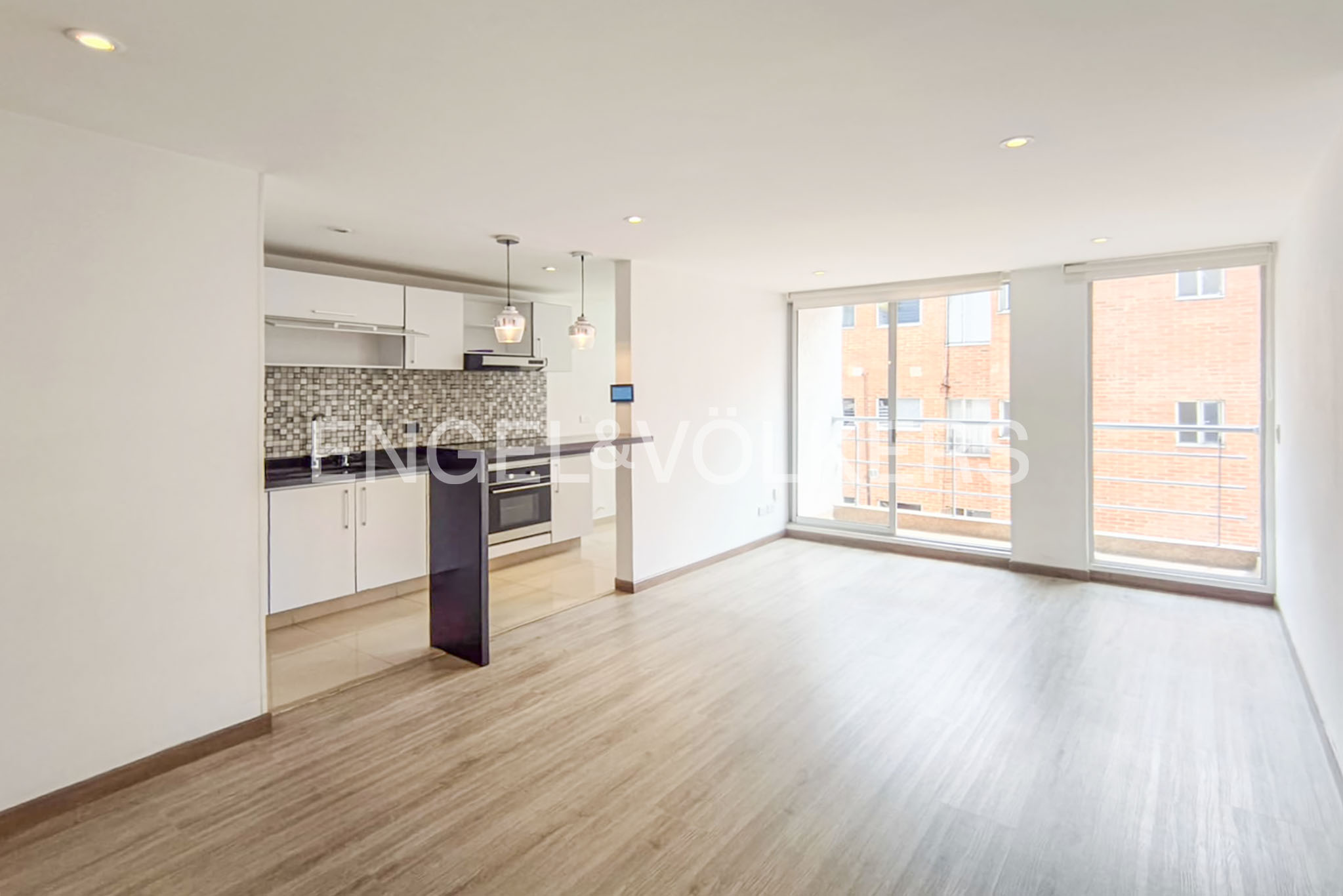 Acogedor apartamento con balcón para venta en Mazurén