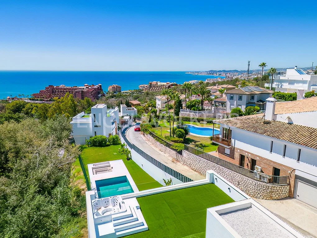 New Modern Villa  with Sea Views