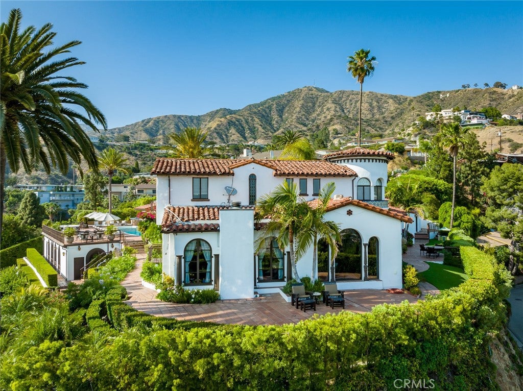 Historic Architecture Meets Modern Luxury in Glendale