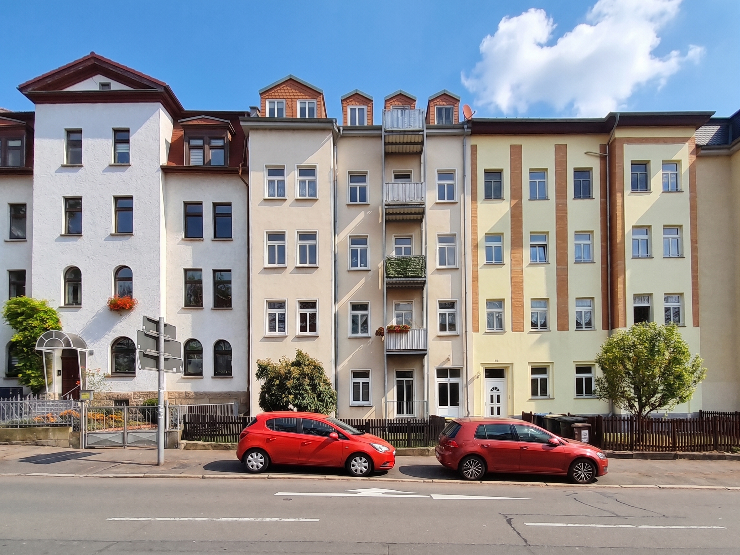 Leerstehende Stadtwohnung mit Balkon im Herzen Erfurts [AI-modified]