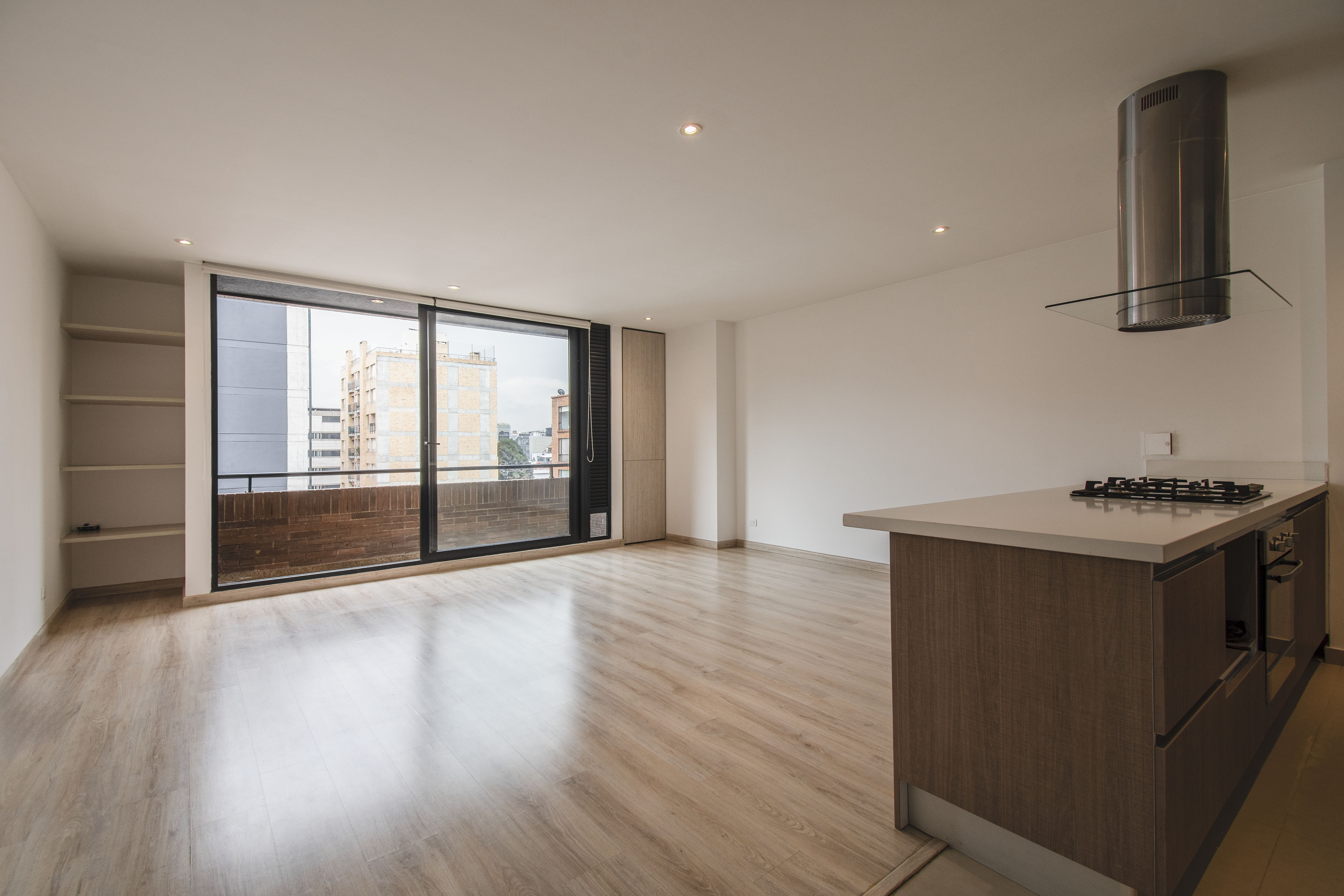Apartamento con balcón y vista exterior en El Virrey