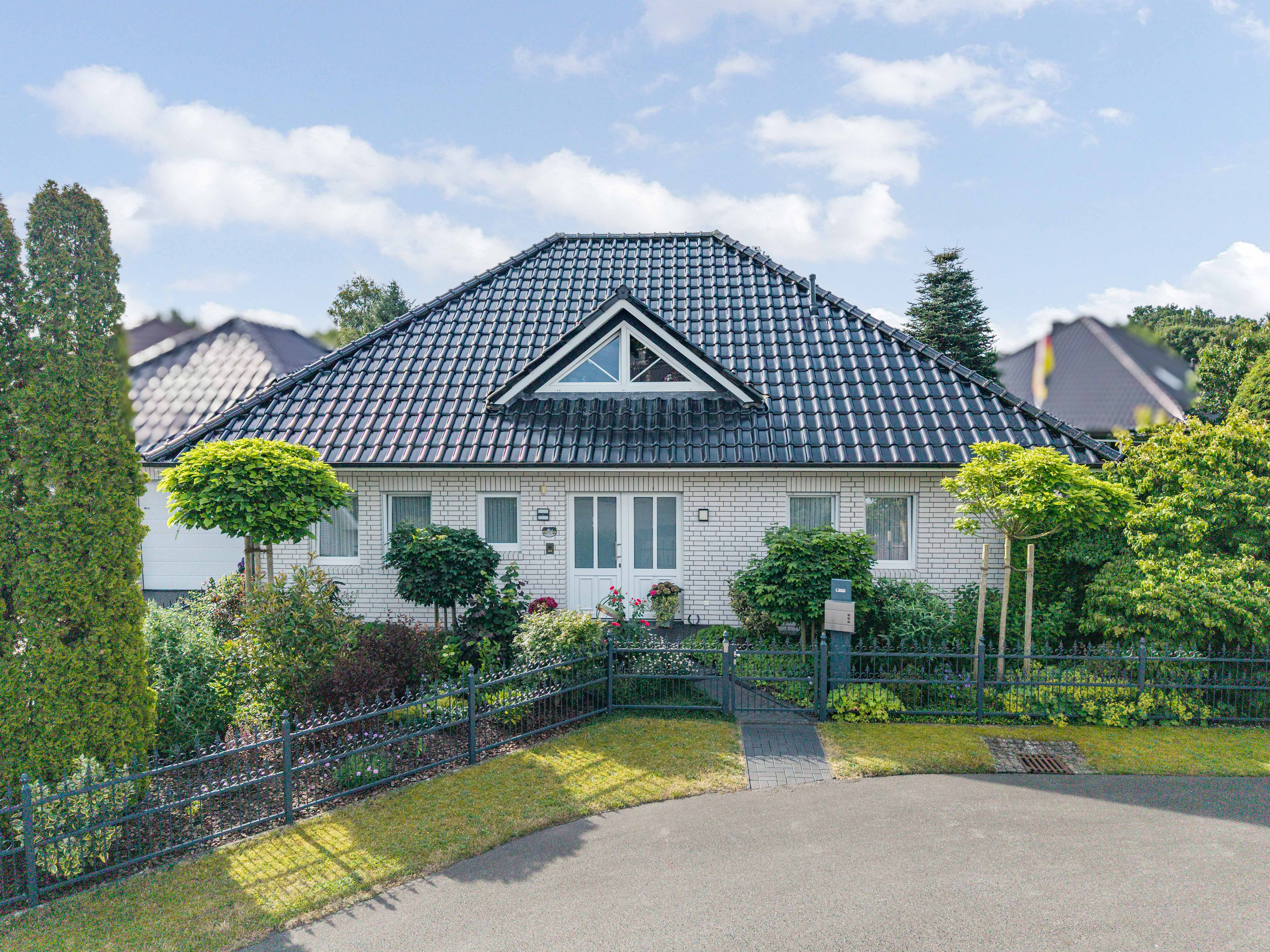 Hochwertiges Einfamilienhaus mit Wintergarten, Kamin und traumhaftem Garten in ruhiger Wohnlage von Walchum