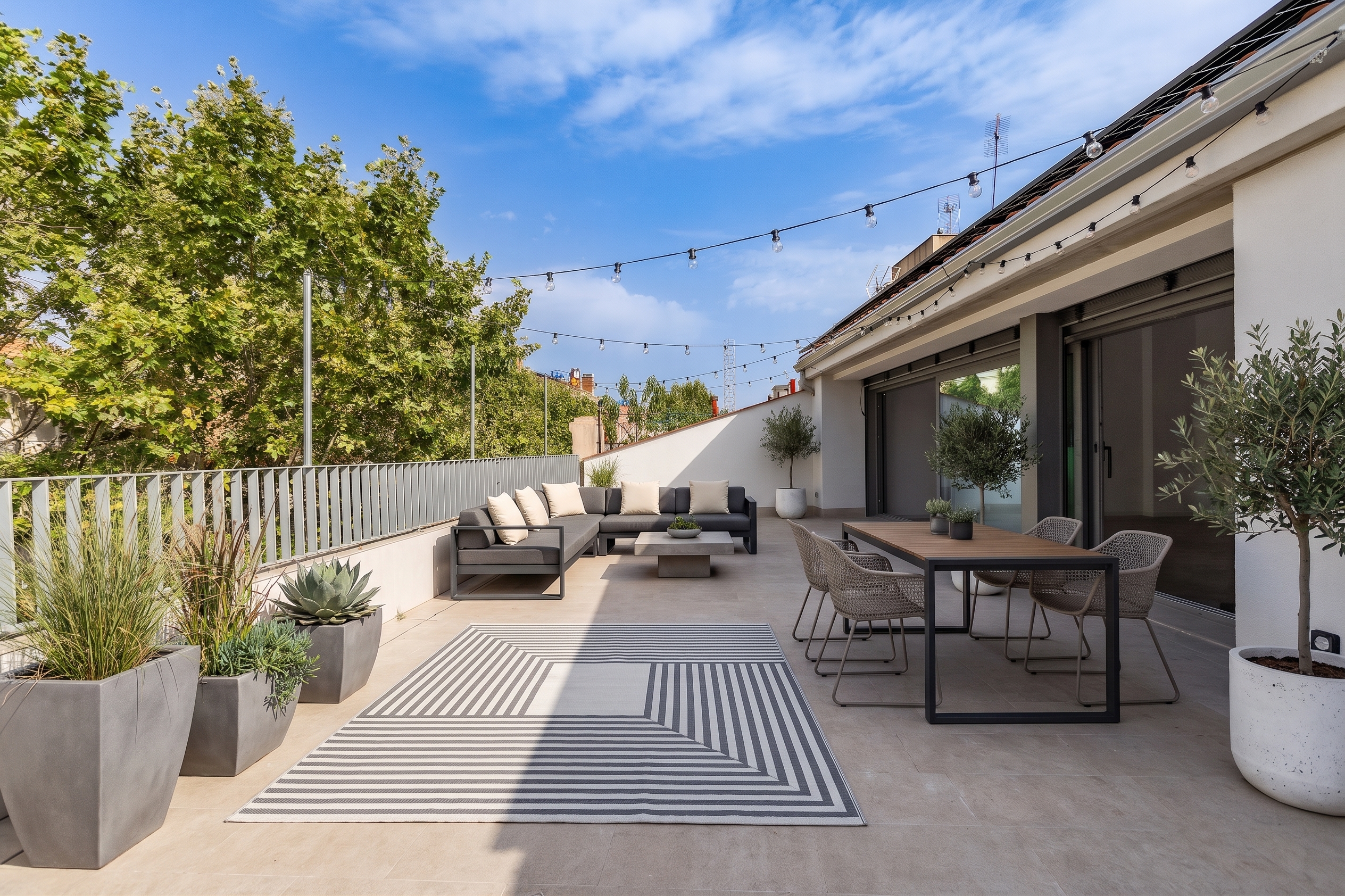 Exclusive new-build duplex penthouse in the heart of downtown