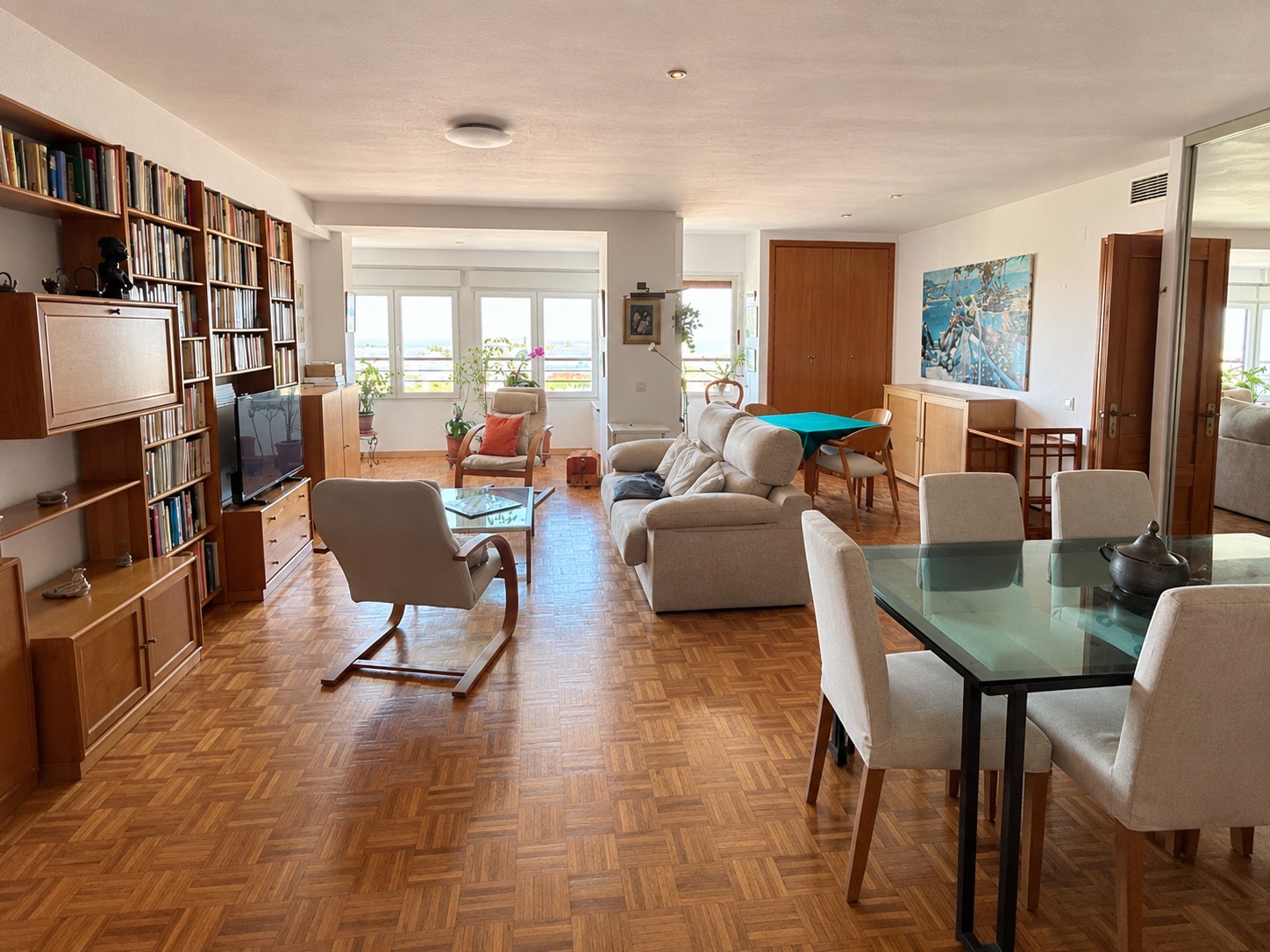 Magnificent home with sea views