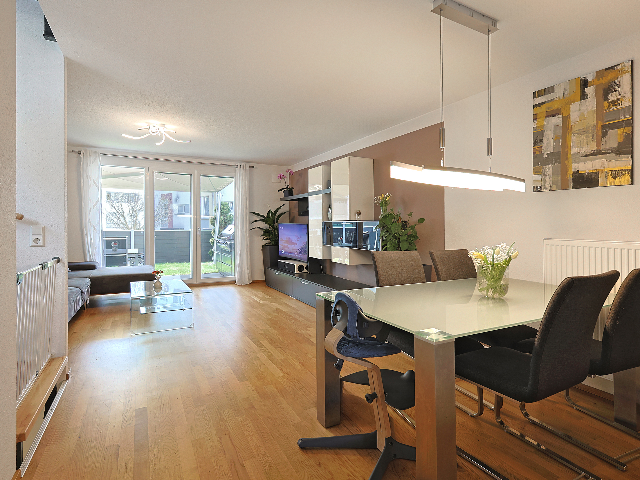 Modernes Wohnglück: Neuwertige Doppelhaushälfte mit exklusiver Dachterrasse und Top-Ausstattung