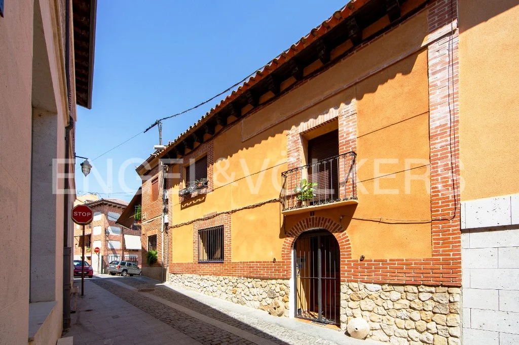 Magnifica casa tradicional castellana rehabilitada en Simancas