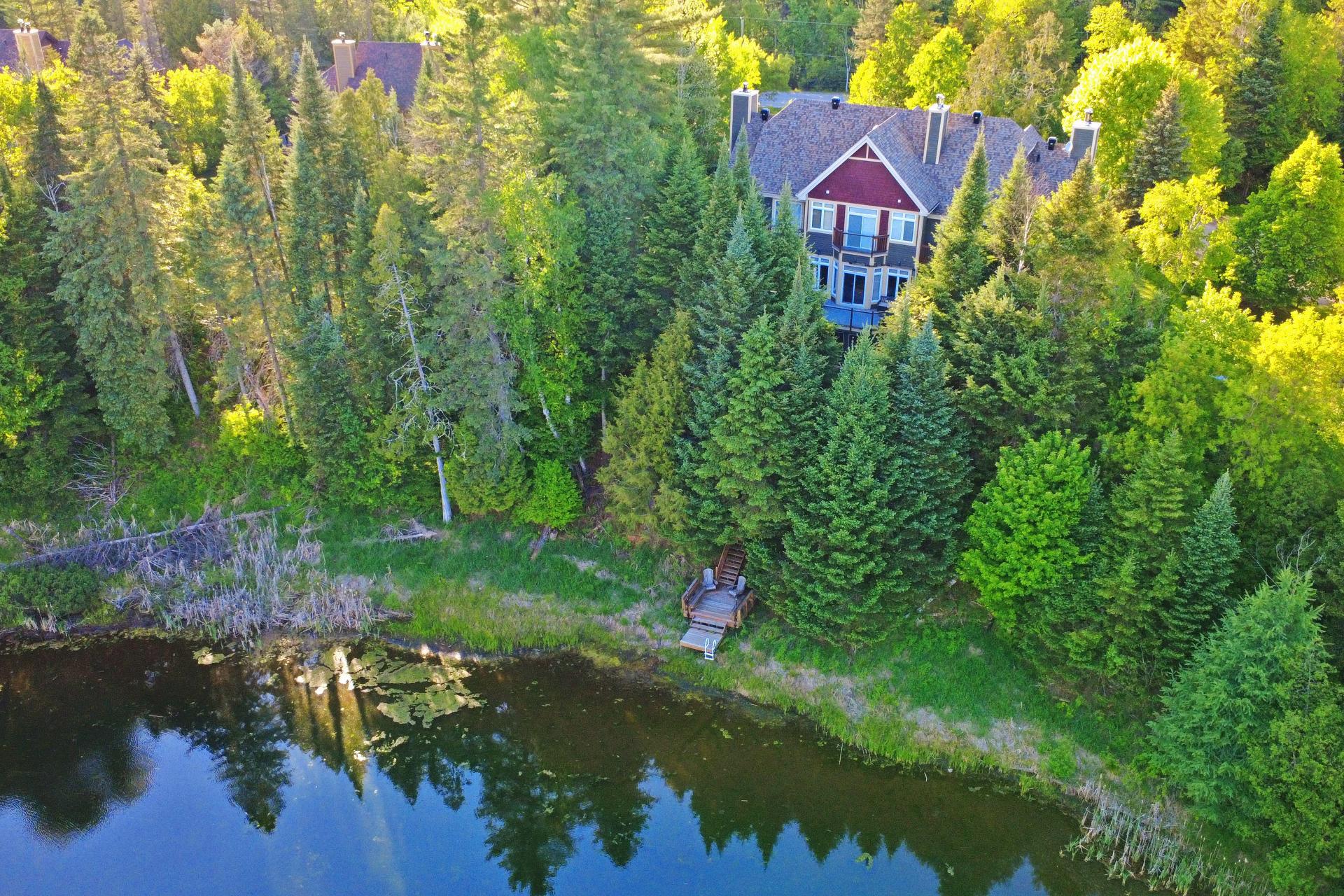 A spacious private center unit in an exclusive neighbourhood