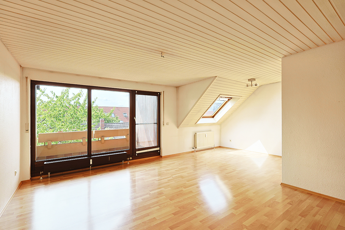 Zentral und ruhig – großzügige Dachgeschosswohnung mit schönem West-Balkon
