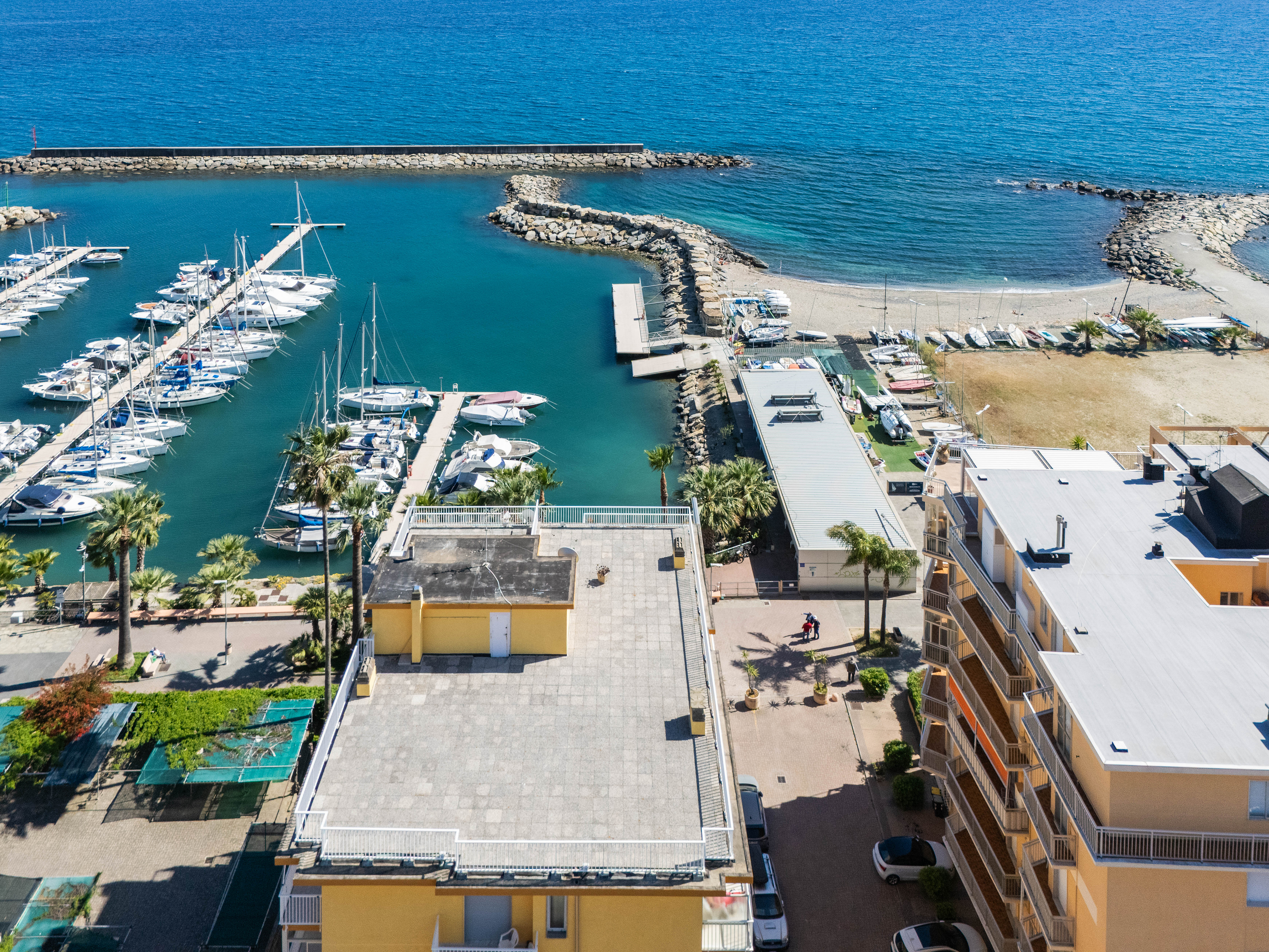 Penthouse pieds dans l’eau overlooking the marina