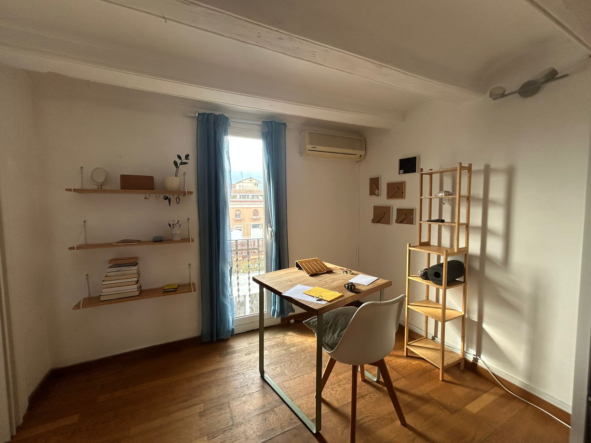 Light, charm, and 5 minutes from the beach!