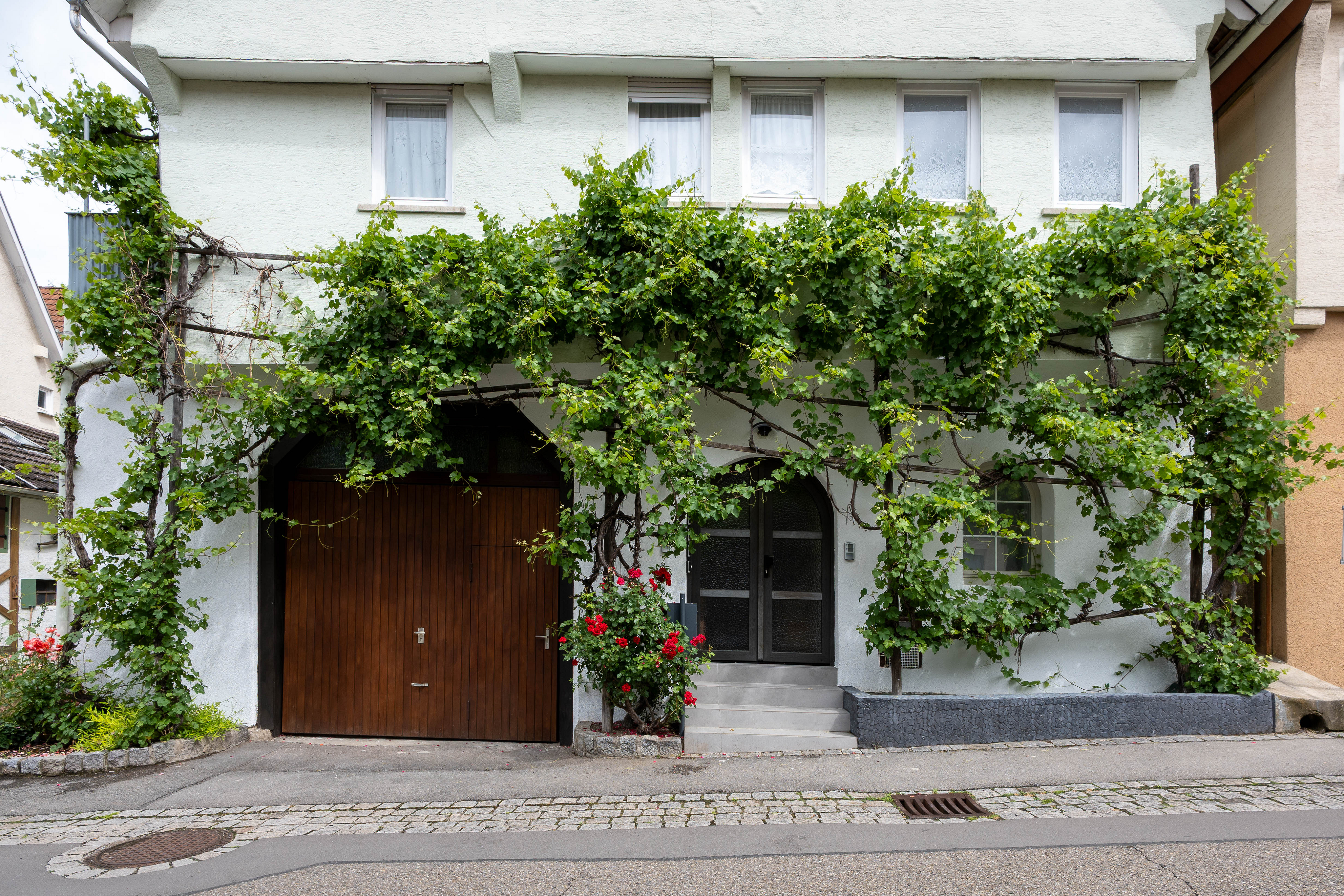 Einzigartige Kapitalanlage in Owen – Charmantes Mehrfamilienhaus mit modernem Wohnkomfort