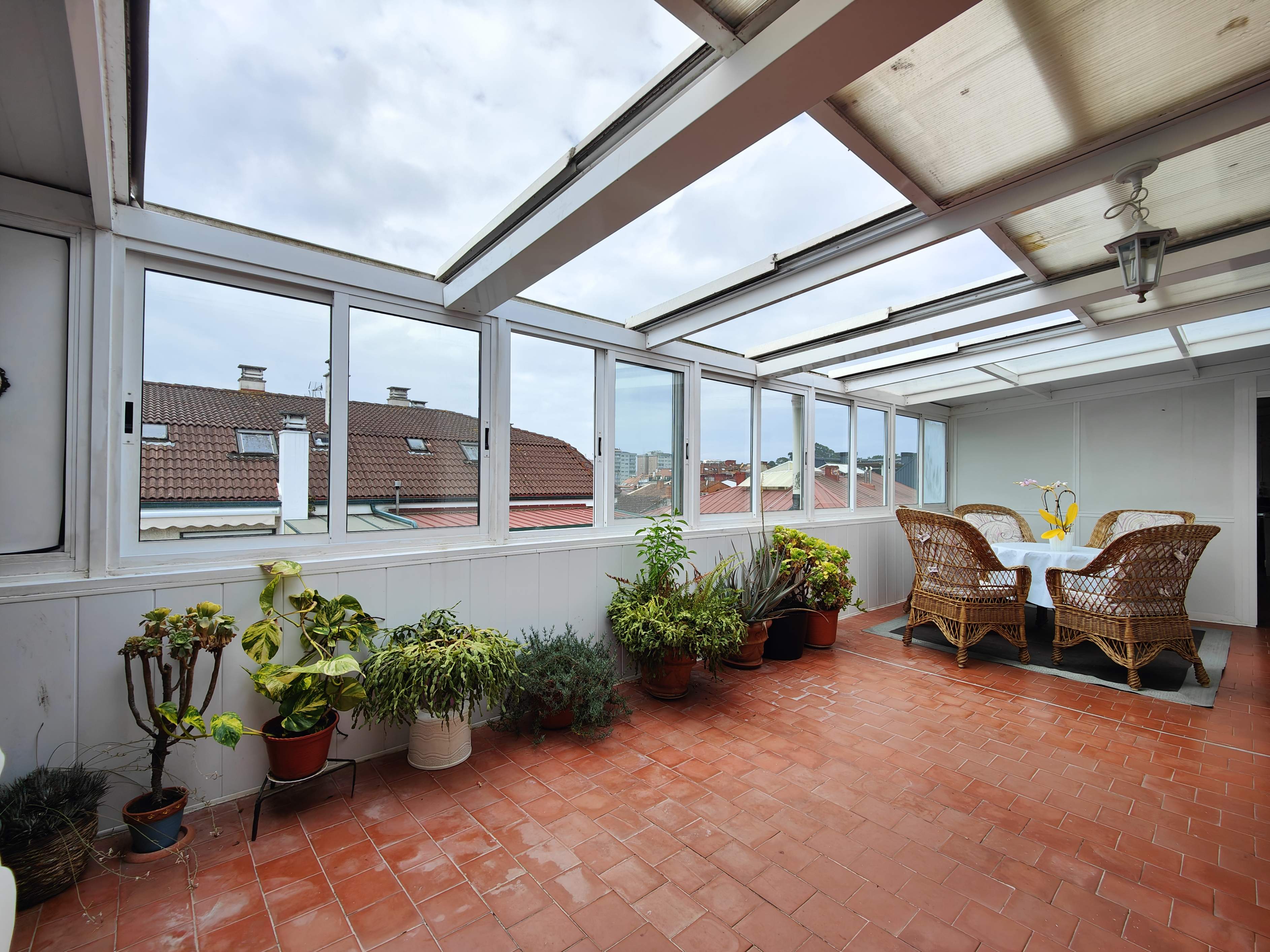 Céntrico ático de 3 dormitorios con terraza en Vilagarcía