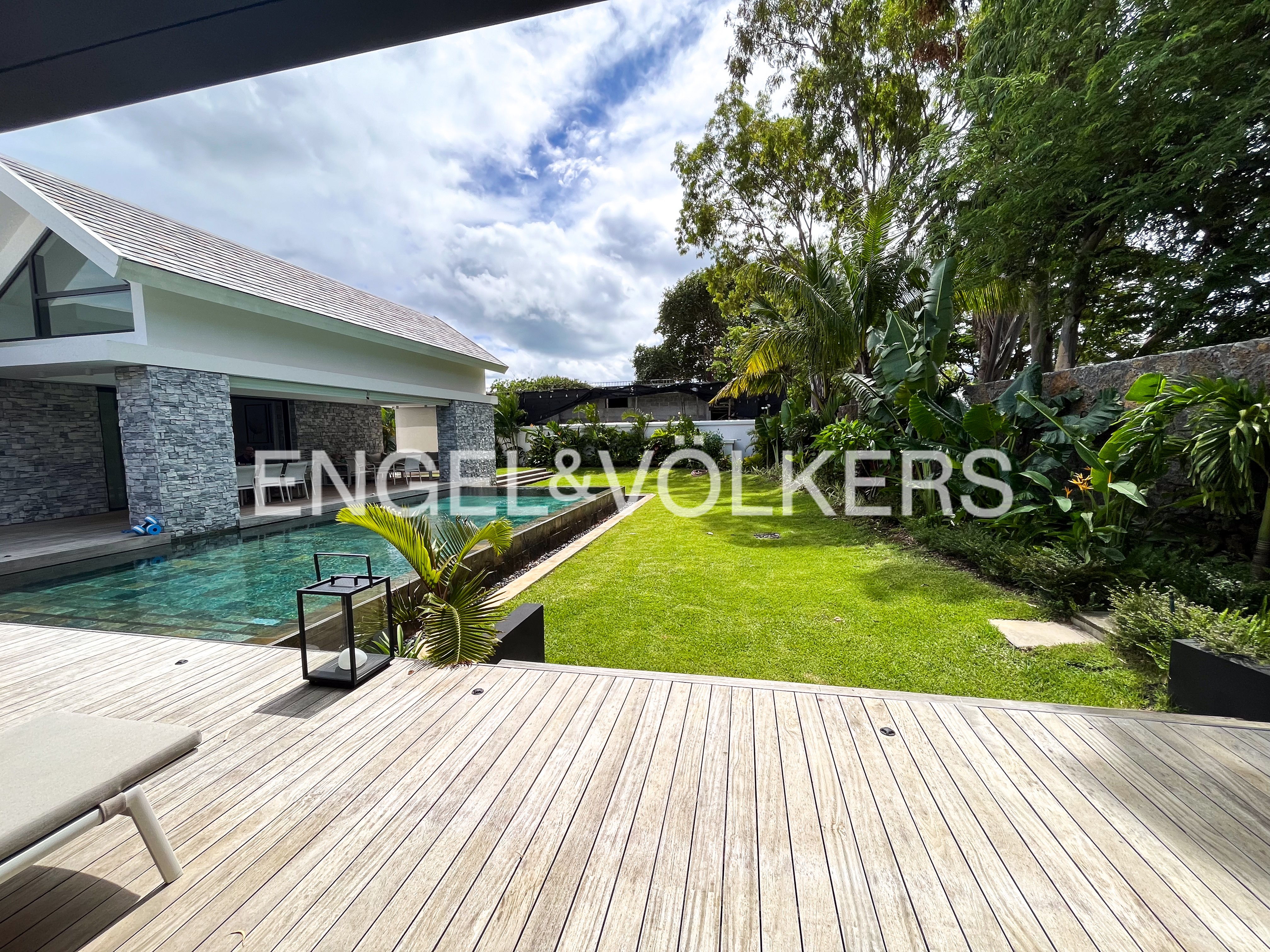 A Rare Masterpiece of Luxury Living in Pereybere