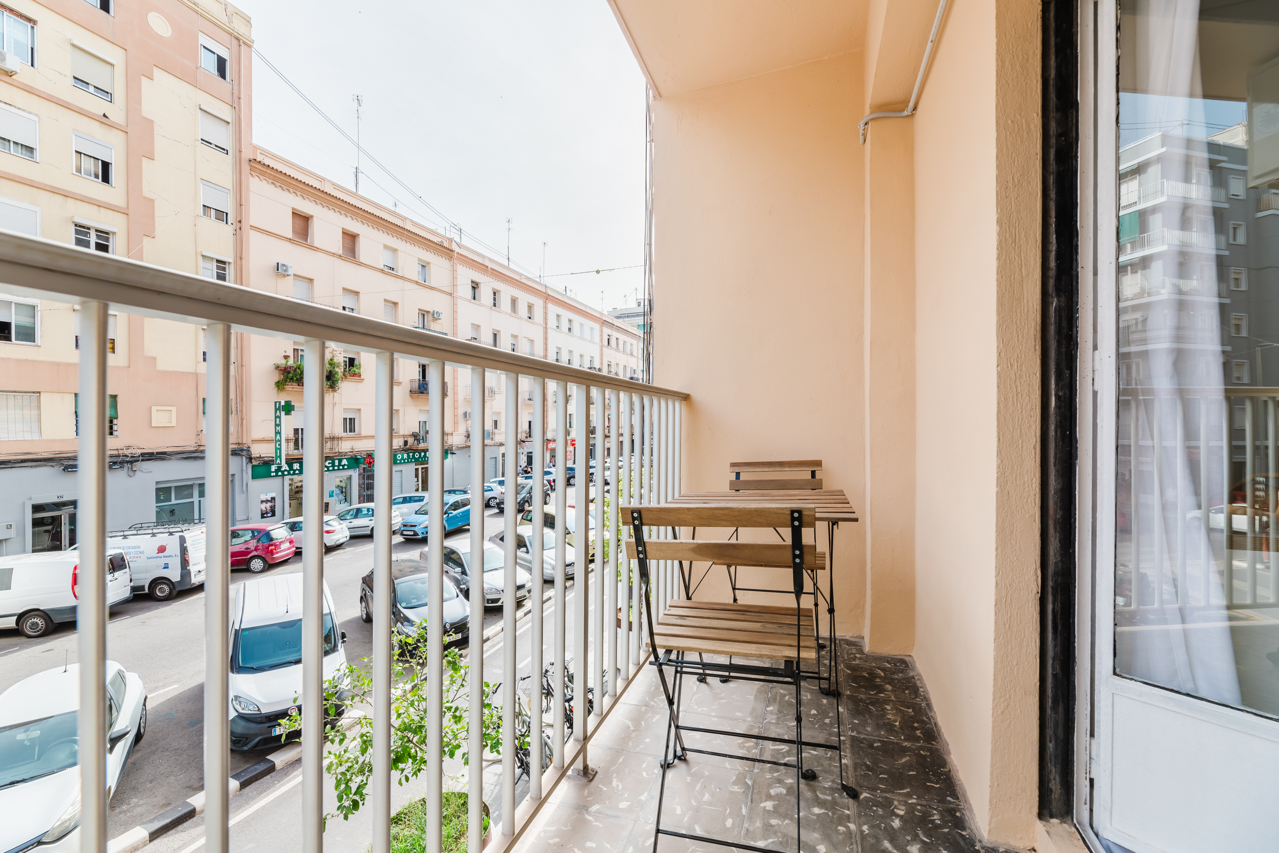 DISPONIBLE DESDE JULIO - Piso Reformado con Terraza en Camins al Grau – 4 habitaciones