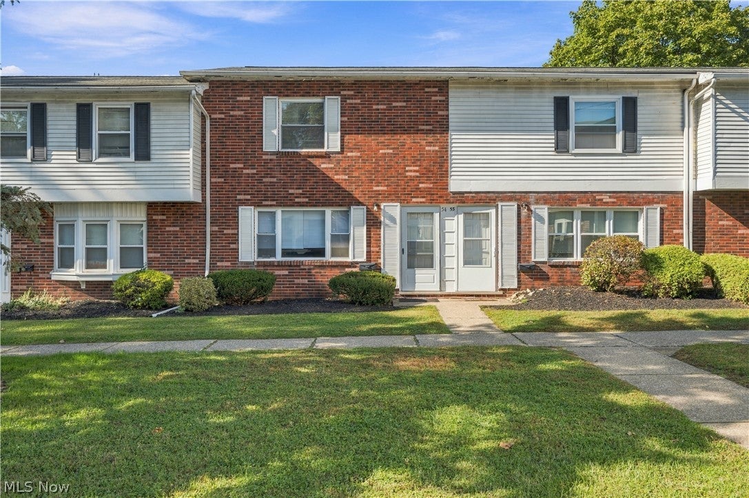 Updated 2-Bedroom Townhome in Painesville's Westwood Village