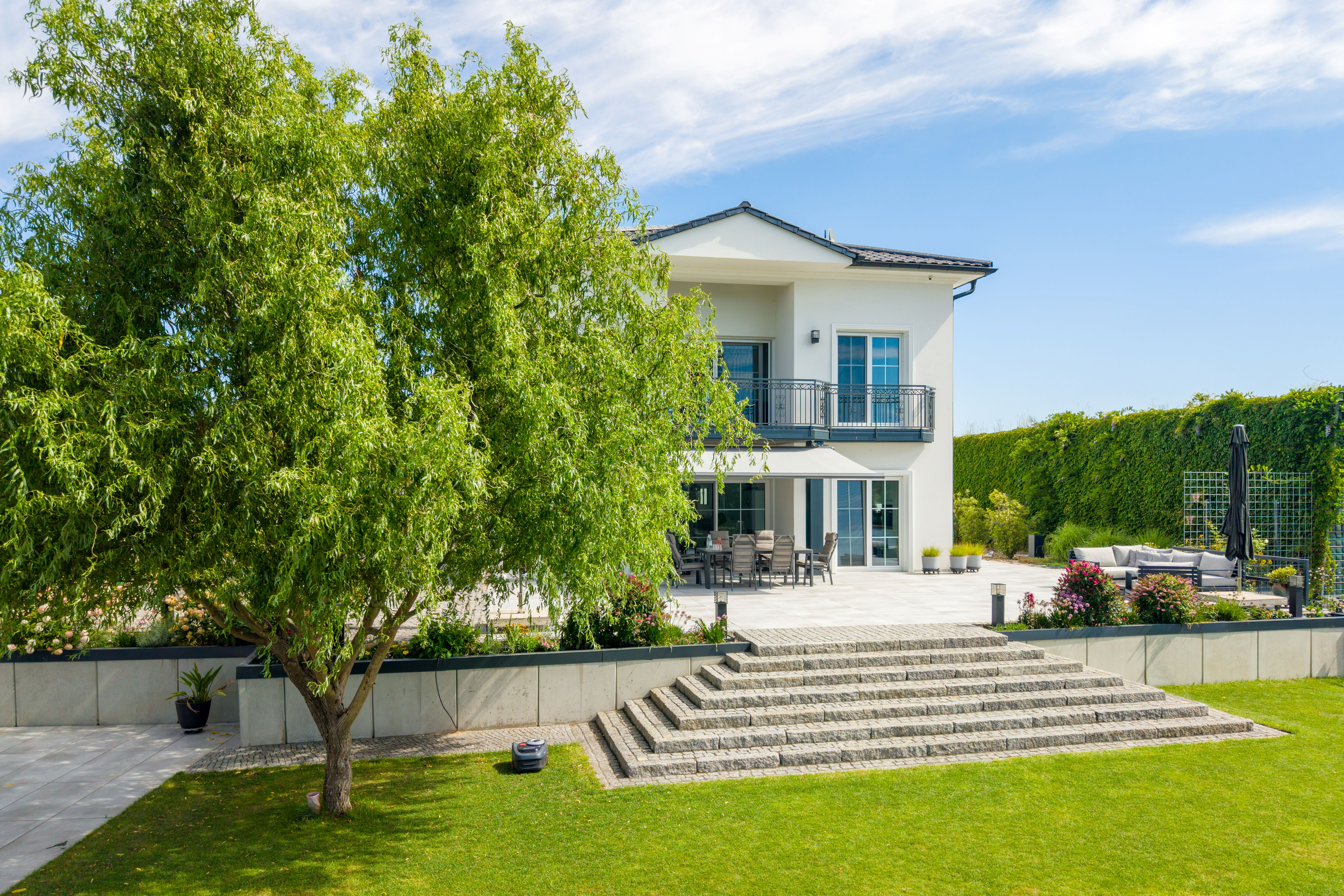 Exklusive Neubau-Stadtvilla in direkter Wasserlage
