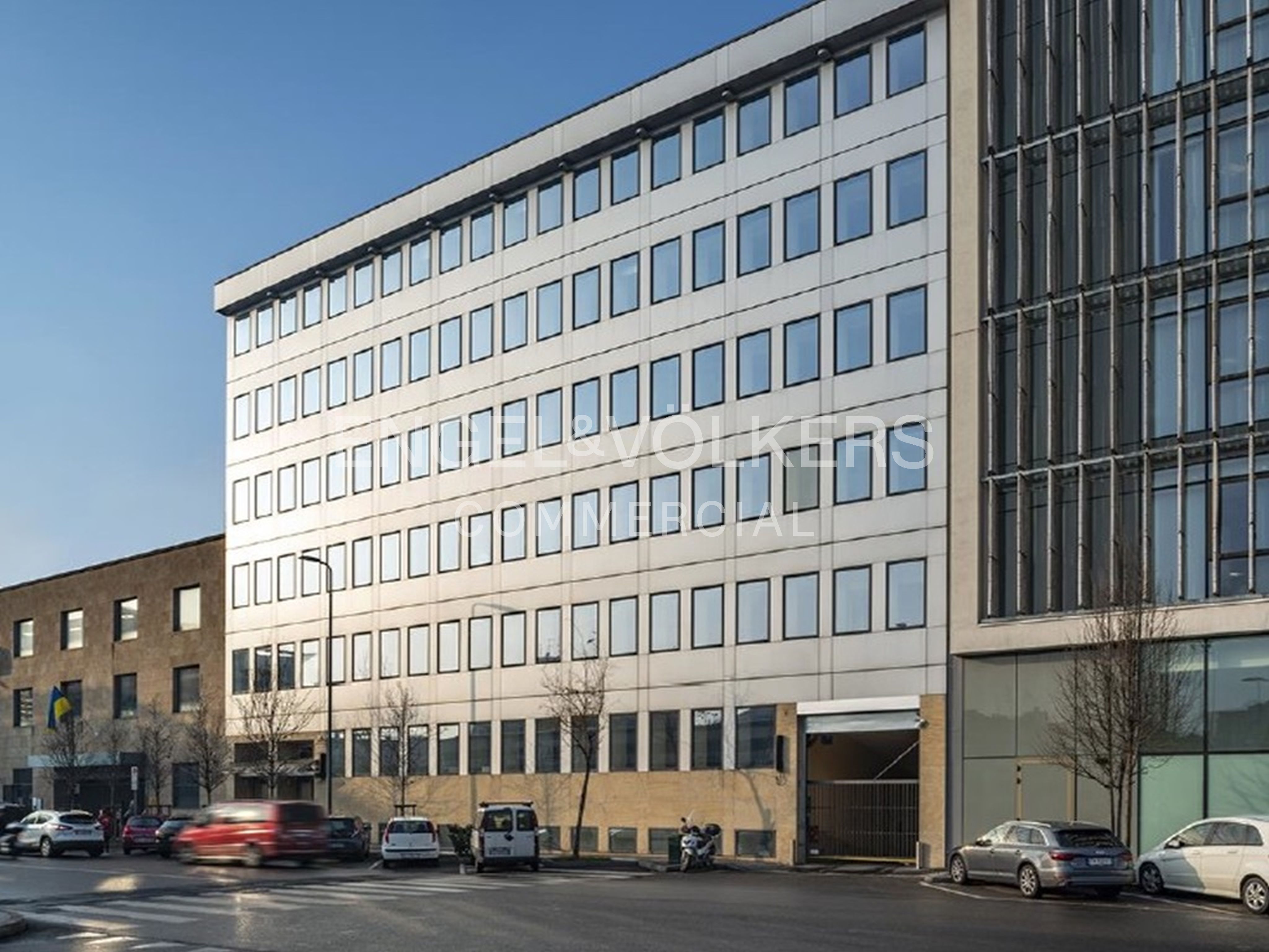 Palazzo uffici "plug & play" in zona Certosa