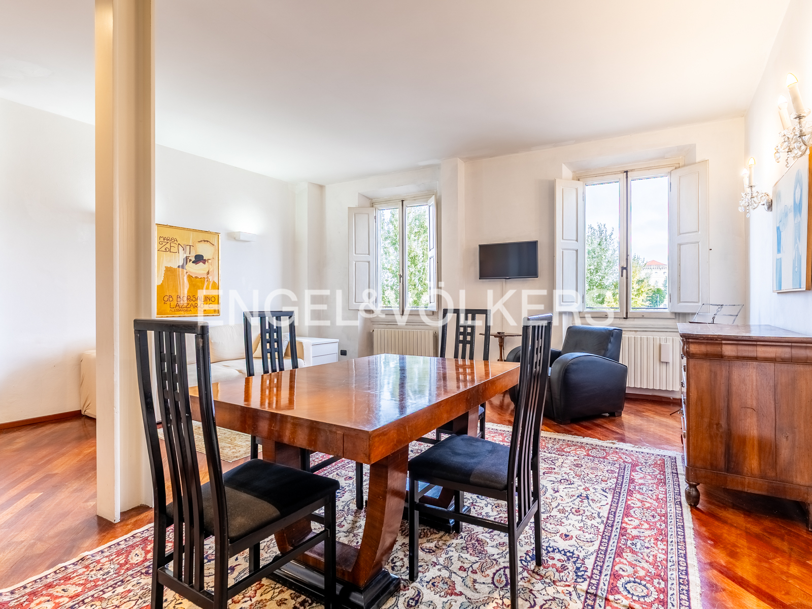 Elegant, charming apartment along the Lungarni