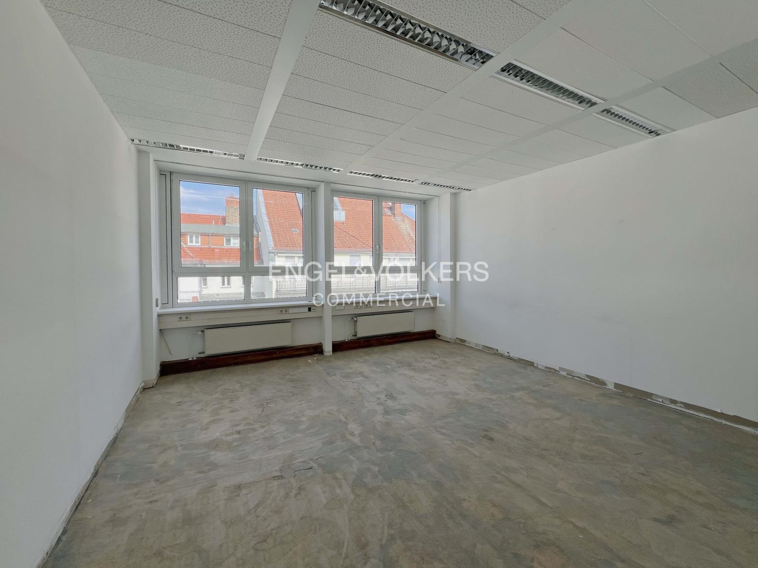 Helles Büro in Westend sucht Mieter