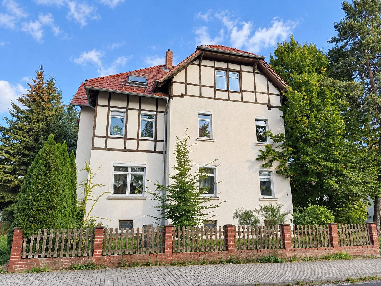 Ein Haus für Generationen – großzügig, hell und vielseitig in Lobstädt!