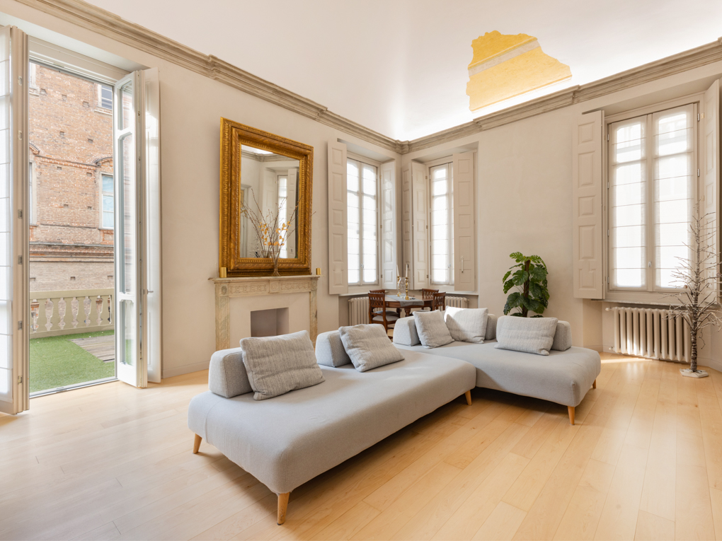 Prestigious apartment with large terrace
