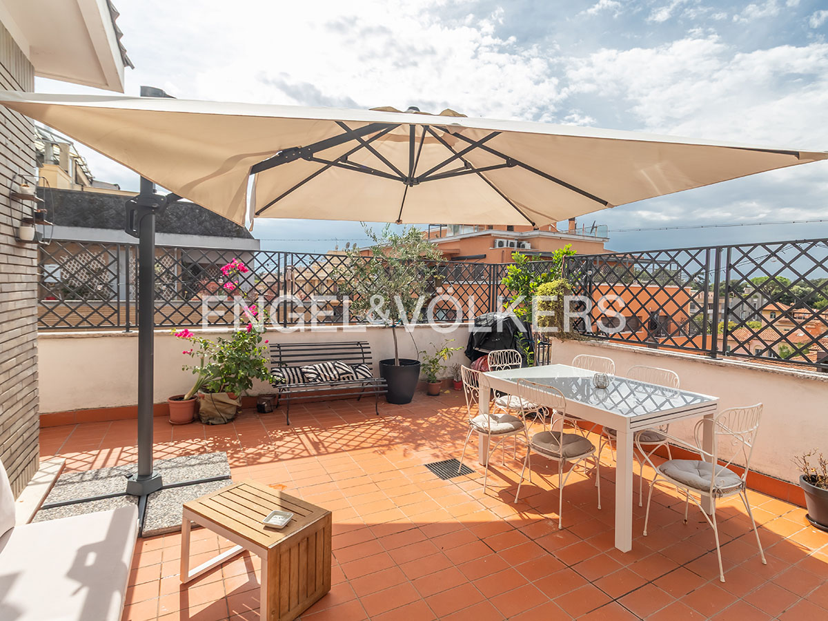 Penthouse on Via Arbia – panoramic view over the Trieste-Salario district
