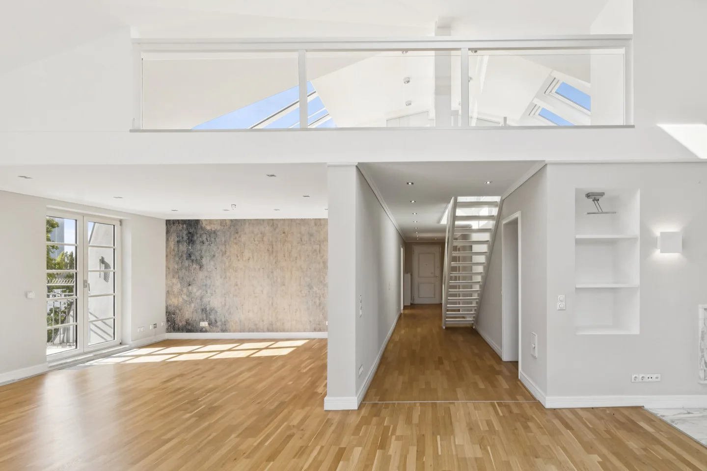 Altbaujuwel mit Skylineblick und Balkon im Frankfurter Westend - Foto 2