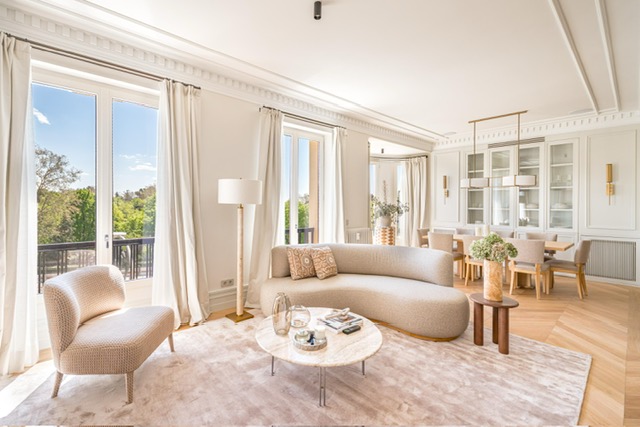 Spectacular luxury-renovated apartment in Recoletos.