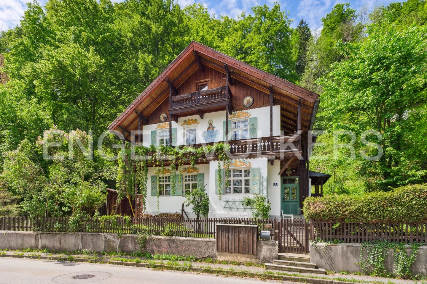 Furnished: Unique country house with charm