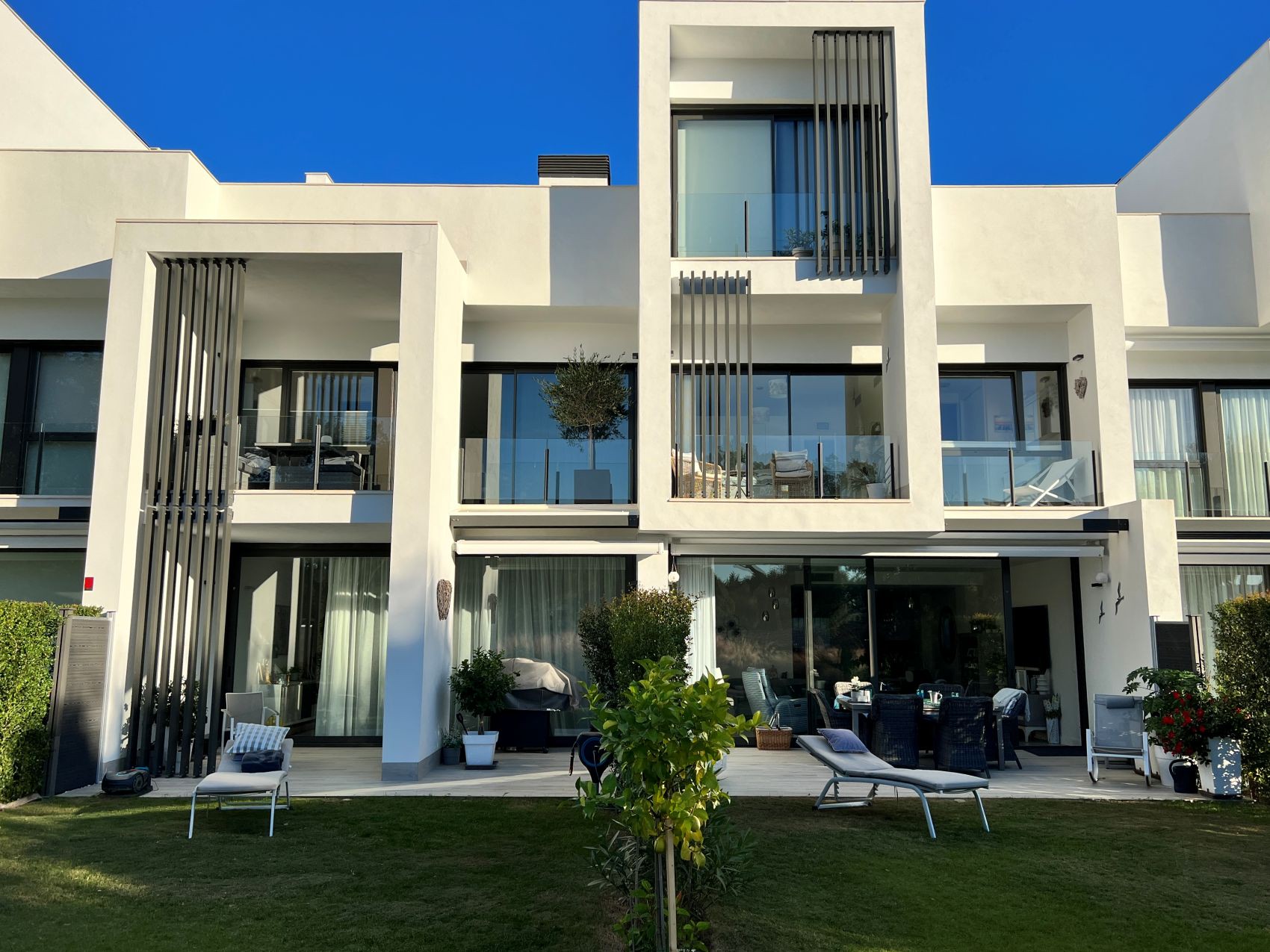 Moderno Adosado en  San Roque Club