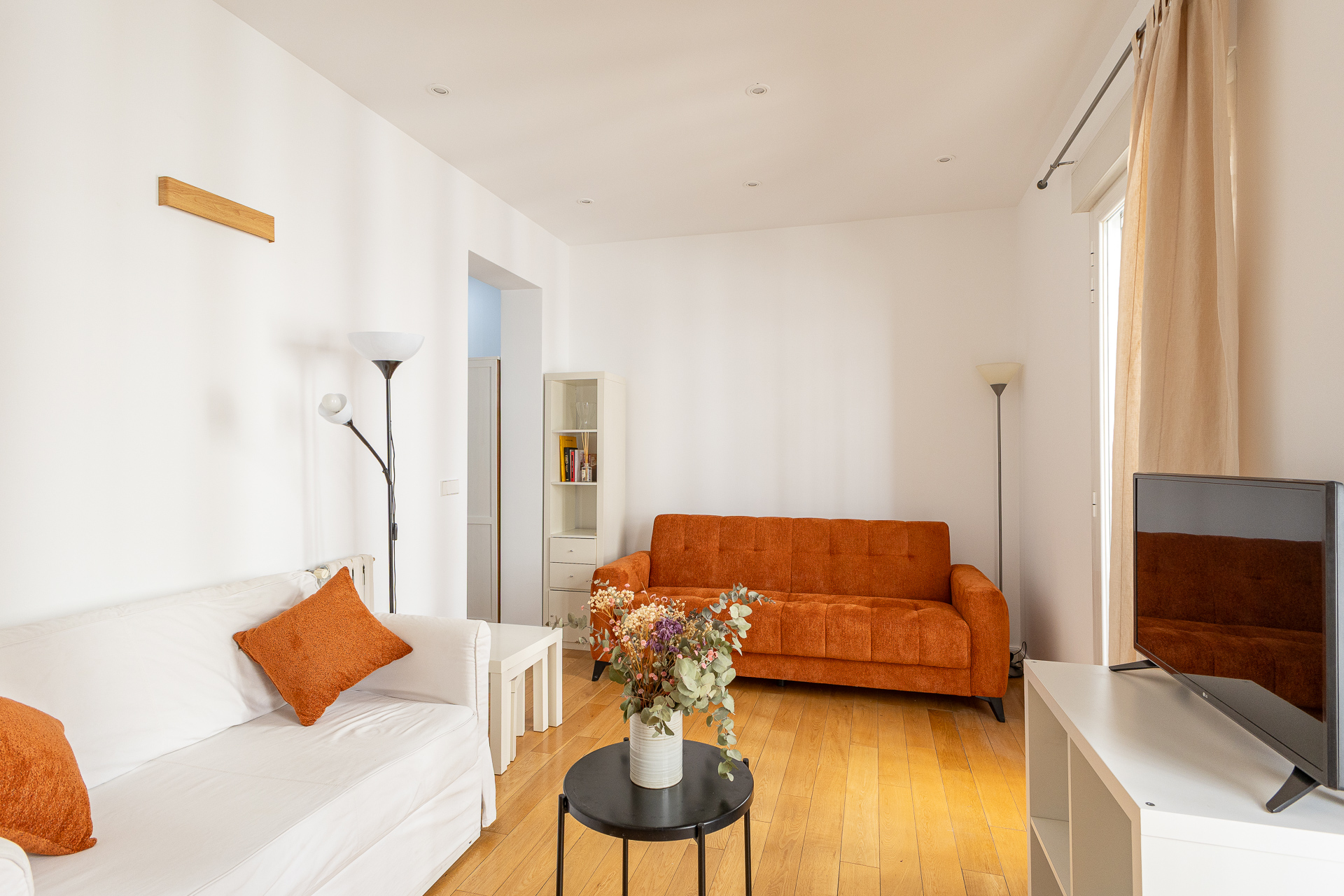 Bright furnished luxury apartment for rent in Argüelles