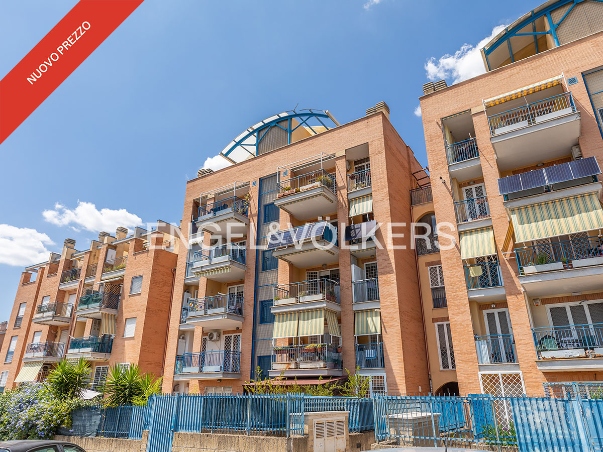 Bright three-room apartment with balconies in Castelverde
