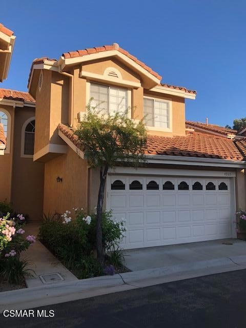 Updated Oak Park Capri Townhome