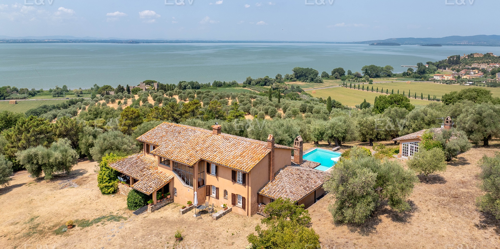 Stately Residence with enchanting views of Lake Trasimeno