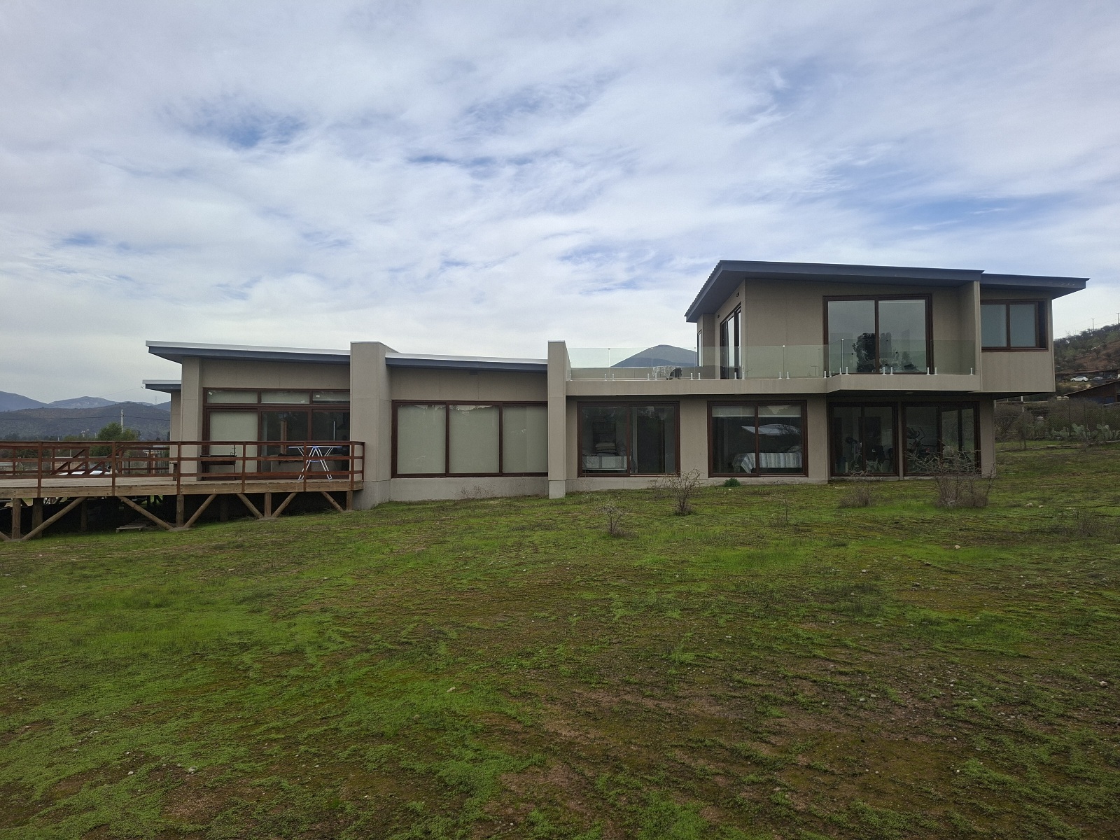 Amplia, sólida y luminosa casa en condominio