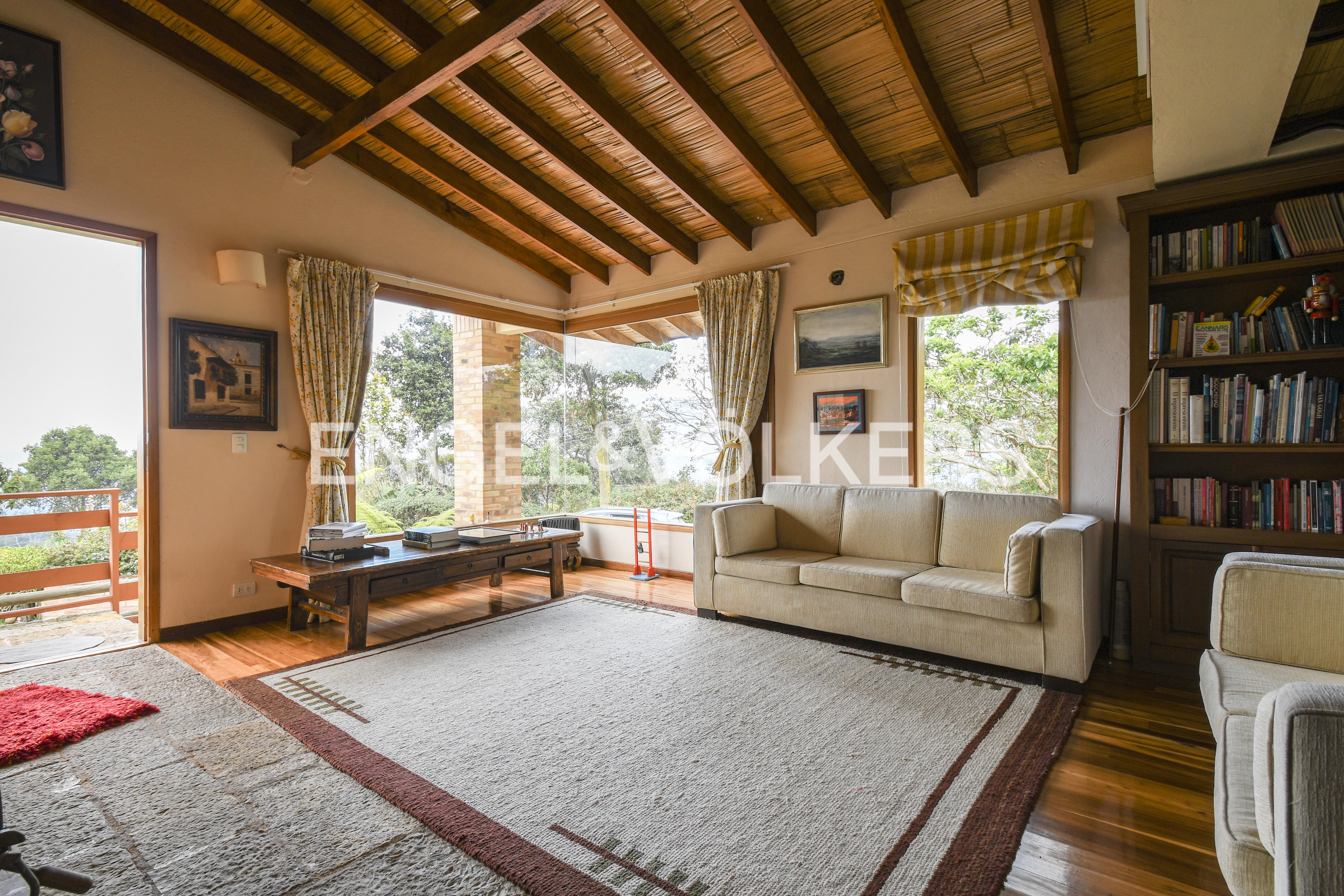 Casa con bosque para venta en La Calera