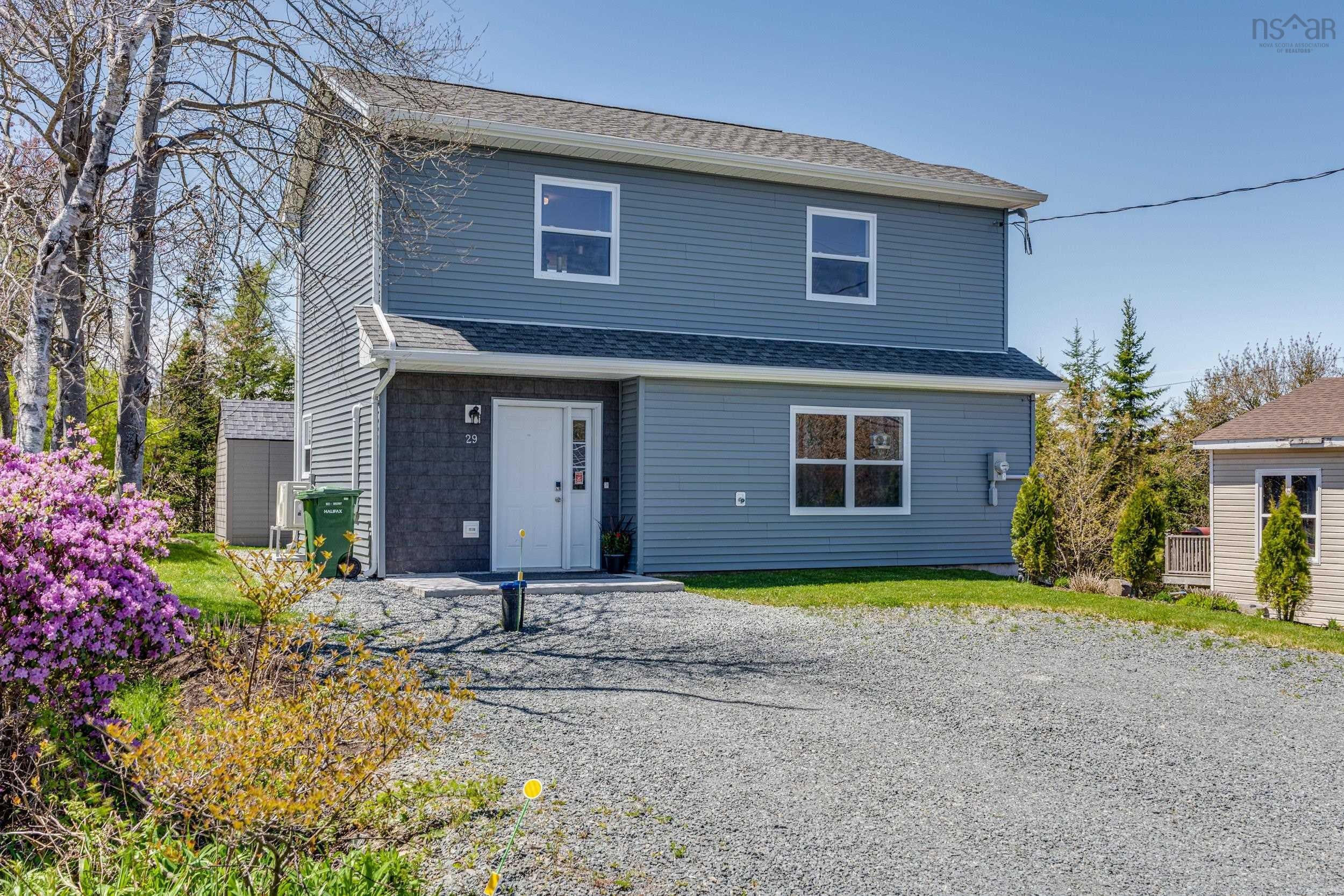 Modern 2-Bed in Hatchet Lake: Coastal Charm & Sleek Finishes