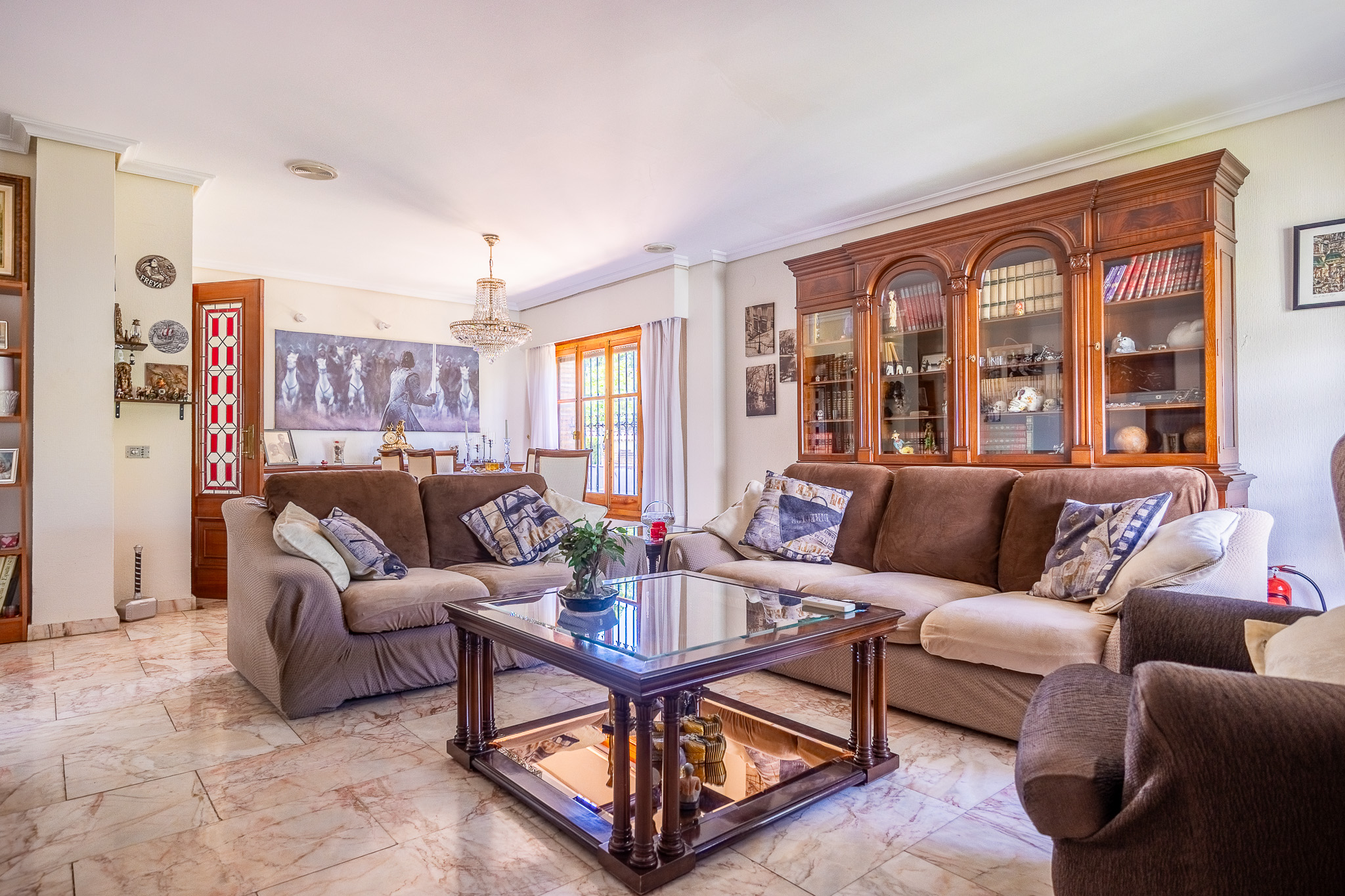 Chalet independiente en Santa Clara con jardín, piscina y gran potencial de reforma